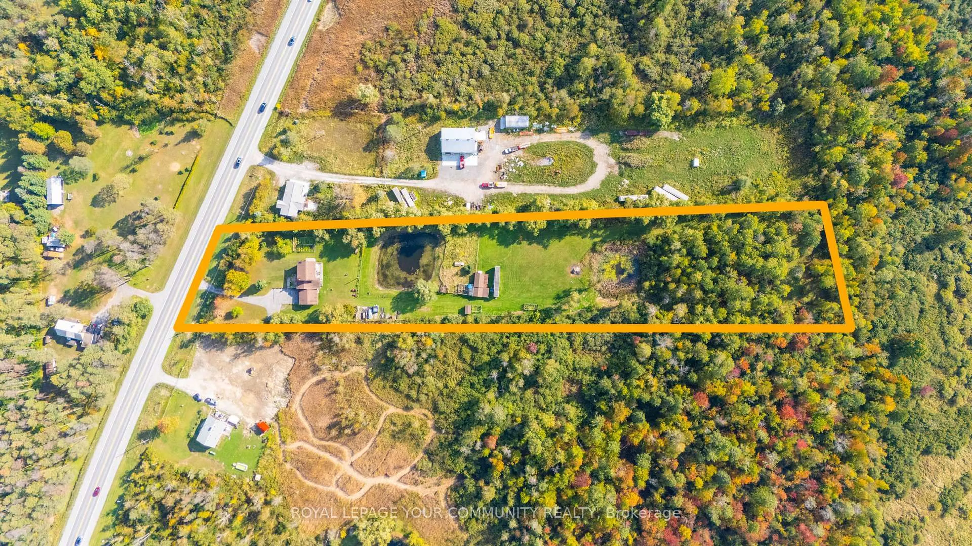 A pic from outside/outdoor area/front of a property/back of a property/a pic from drone, street for 23276 Highway 48 Rd, Georgina Ontario L0E 1L0