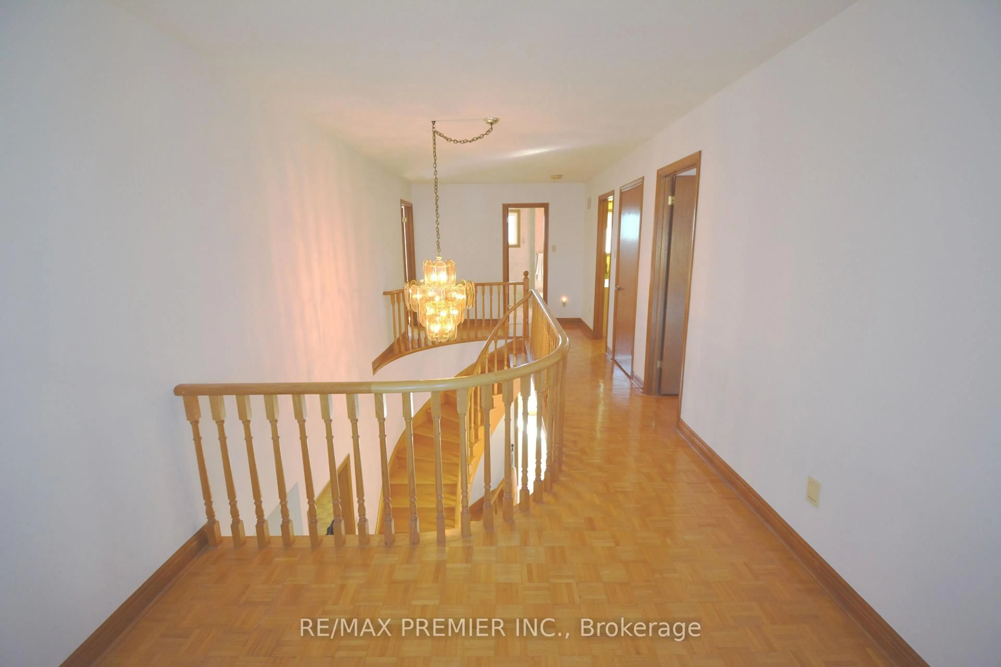 Indoor foyer for 64 Partridge Circ, Vaughan Ontario L4L 3V9
