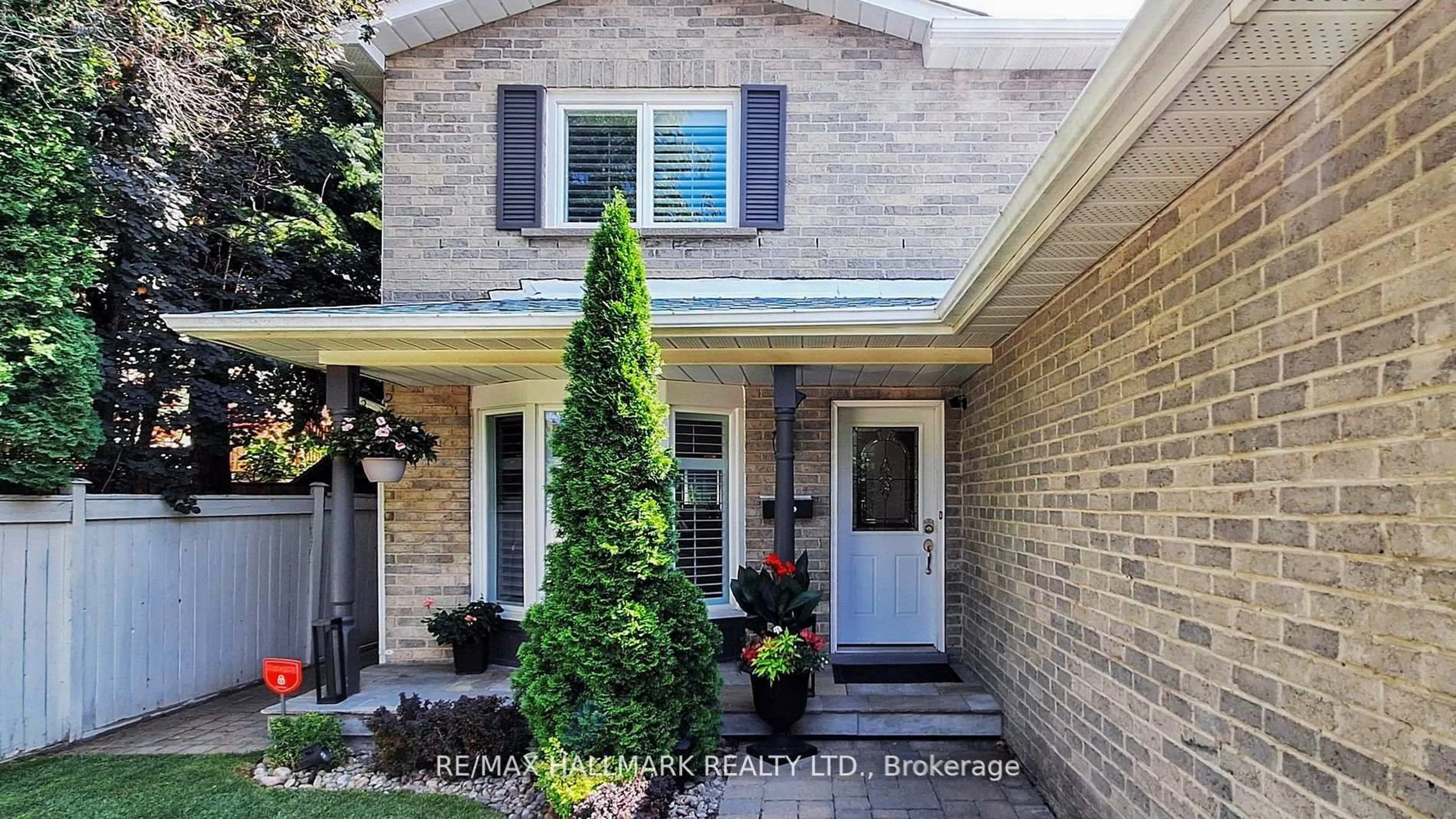 Home with brick exterior material, street for 37 Hunter's Point Dr, Richmond Hill Ontario L4C 6M5