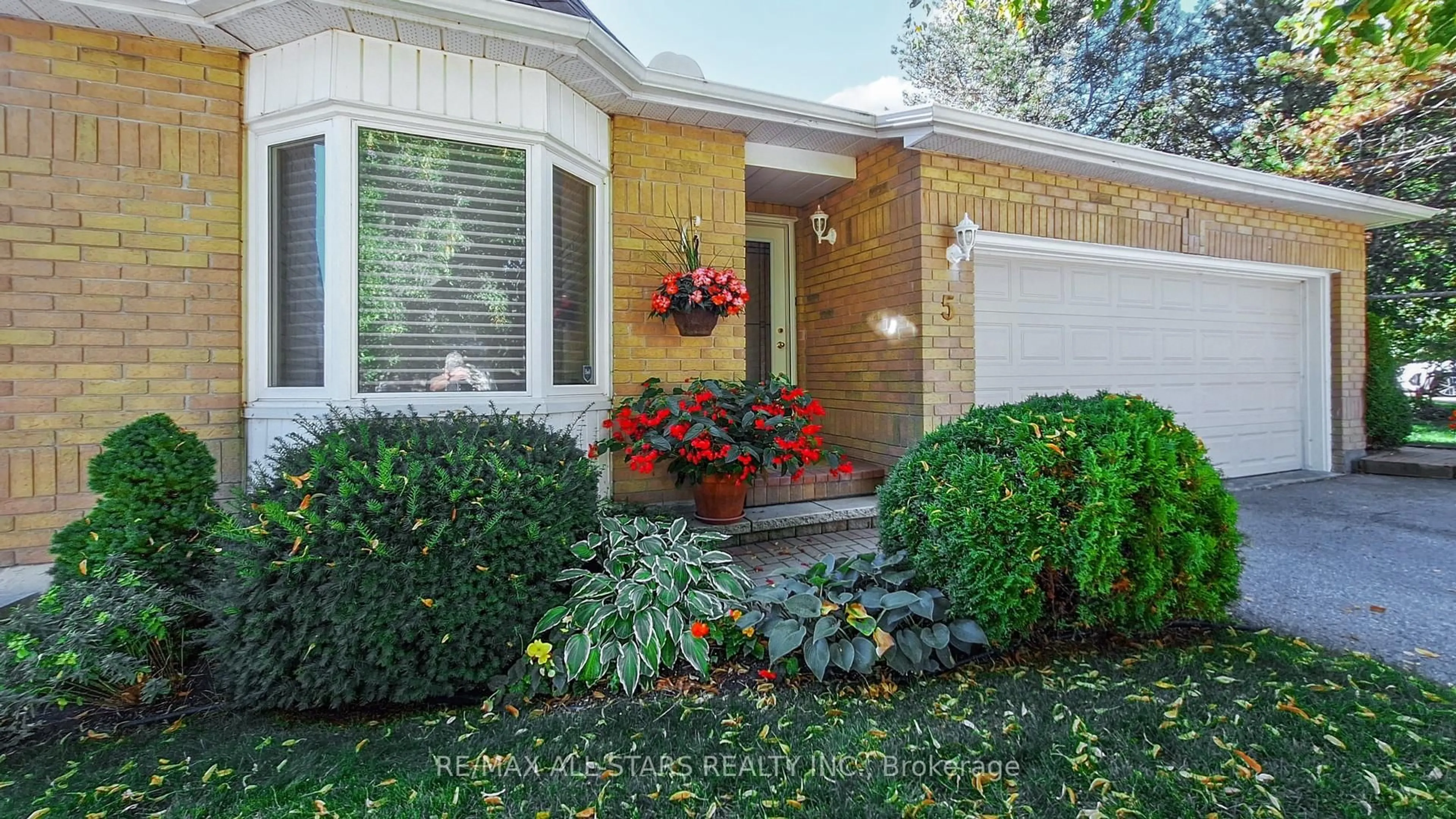 Home with brick exterior material, street for 5 Beswick Lane #5, Uxbridge Ontario L9P 1G4