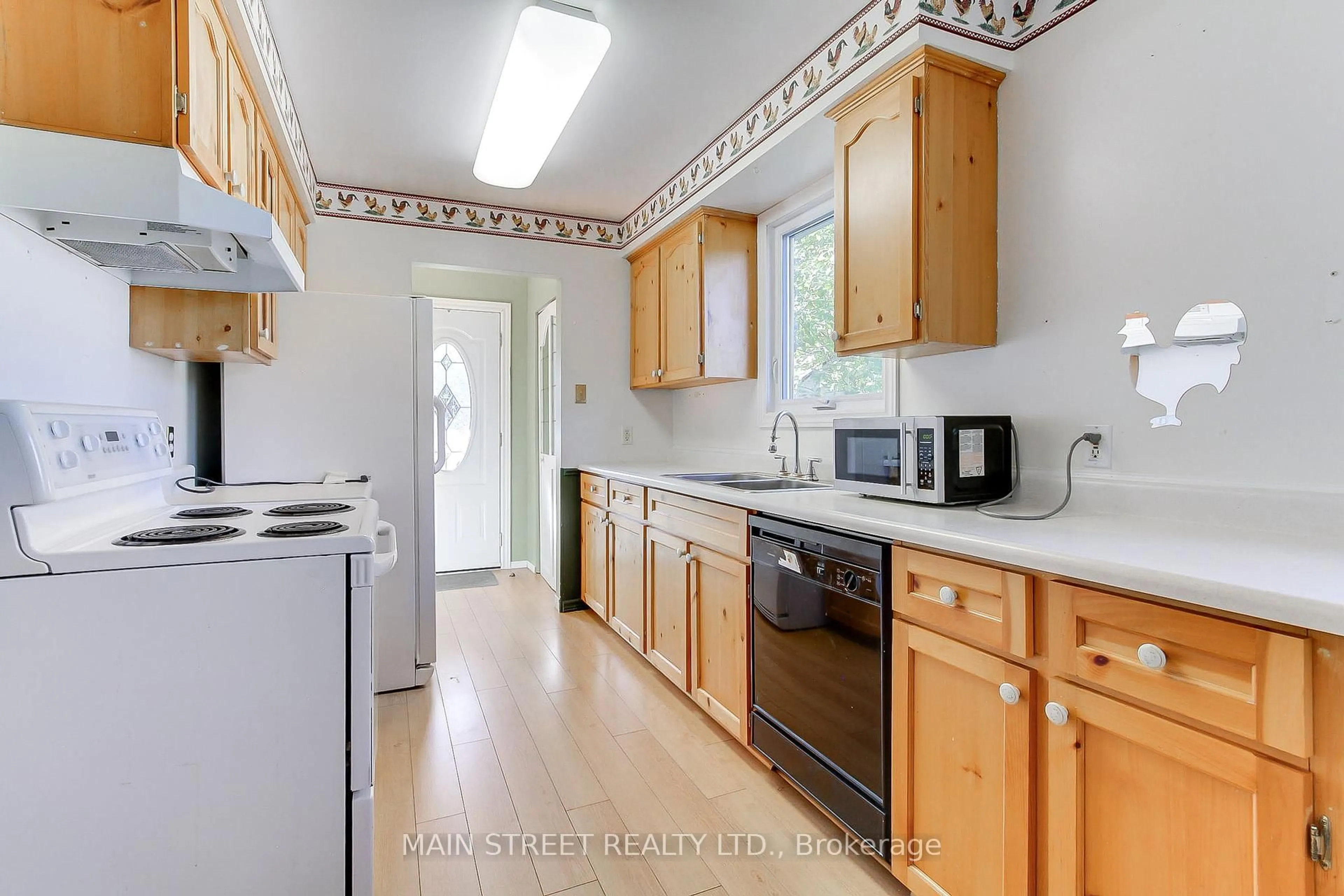 Standard kitchen, unknown for 38 Smyth Cres, New Tecumseth Ontario L0G 1A0