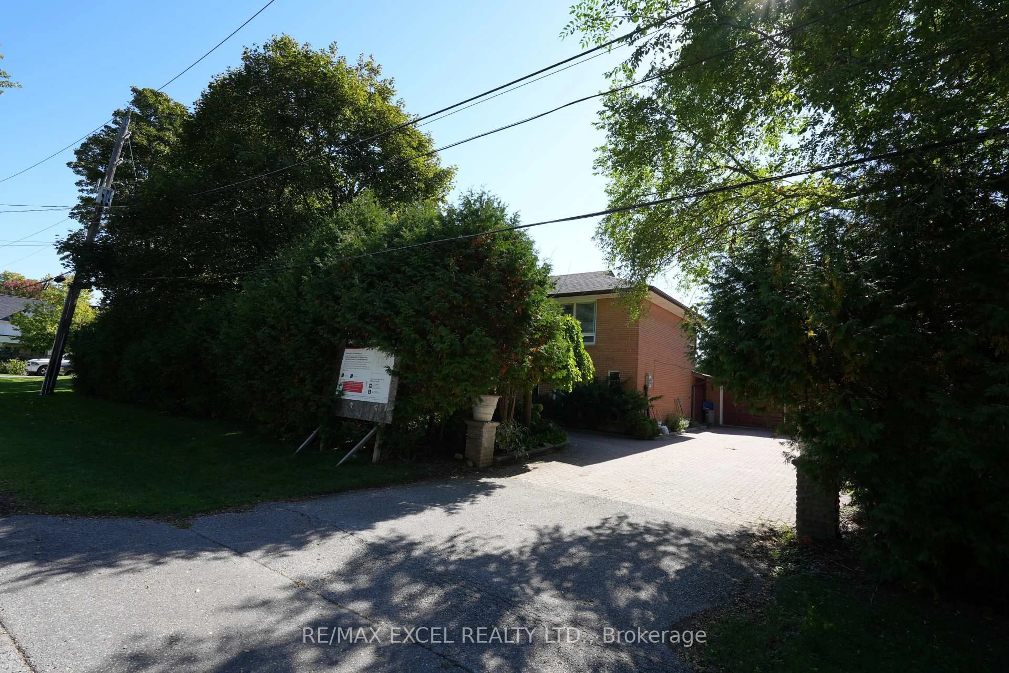 A pic from outside/outdoor area/front of a property/back of a property/a pic from drone, street for 25 Springdale St, Markham Ontario L3P 2A8