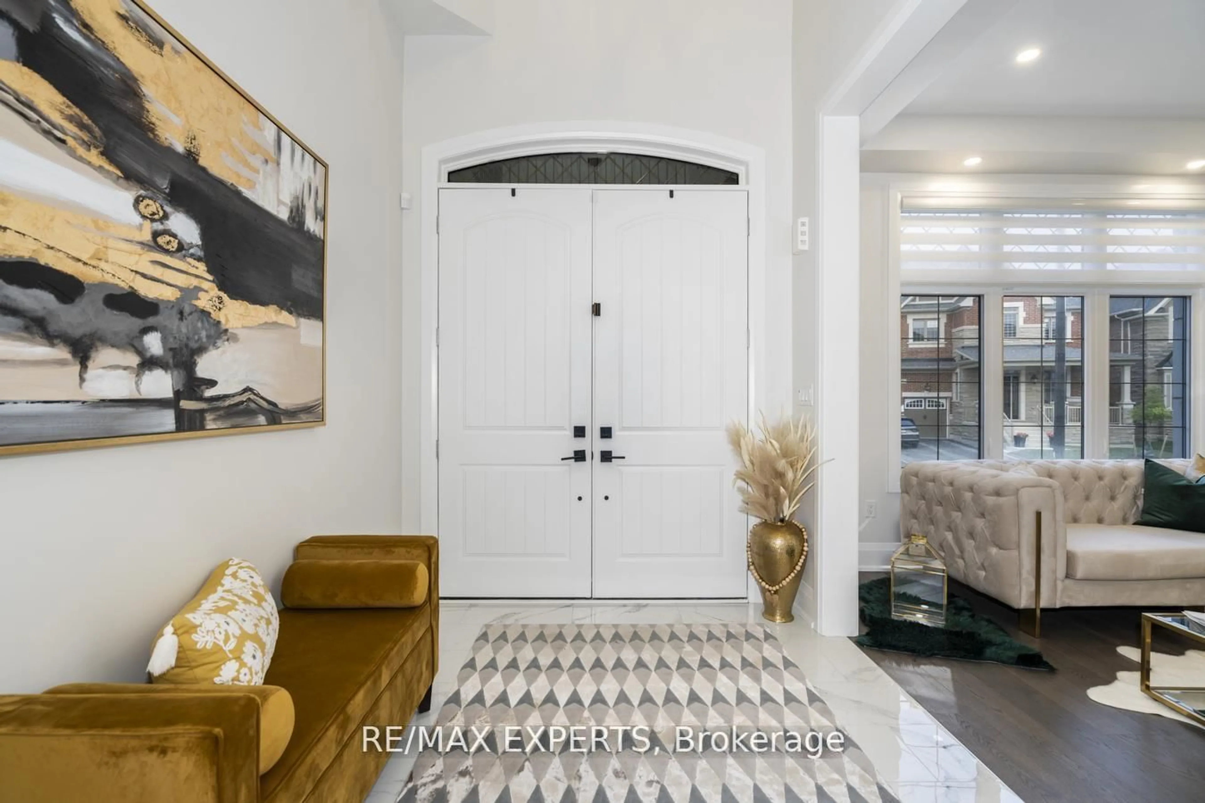 Indoor entryway for 176 First Nations Tr, Vaughan Ontario L4H 4W1