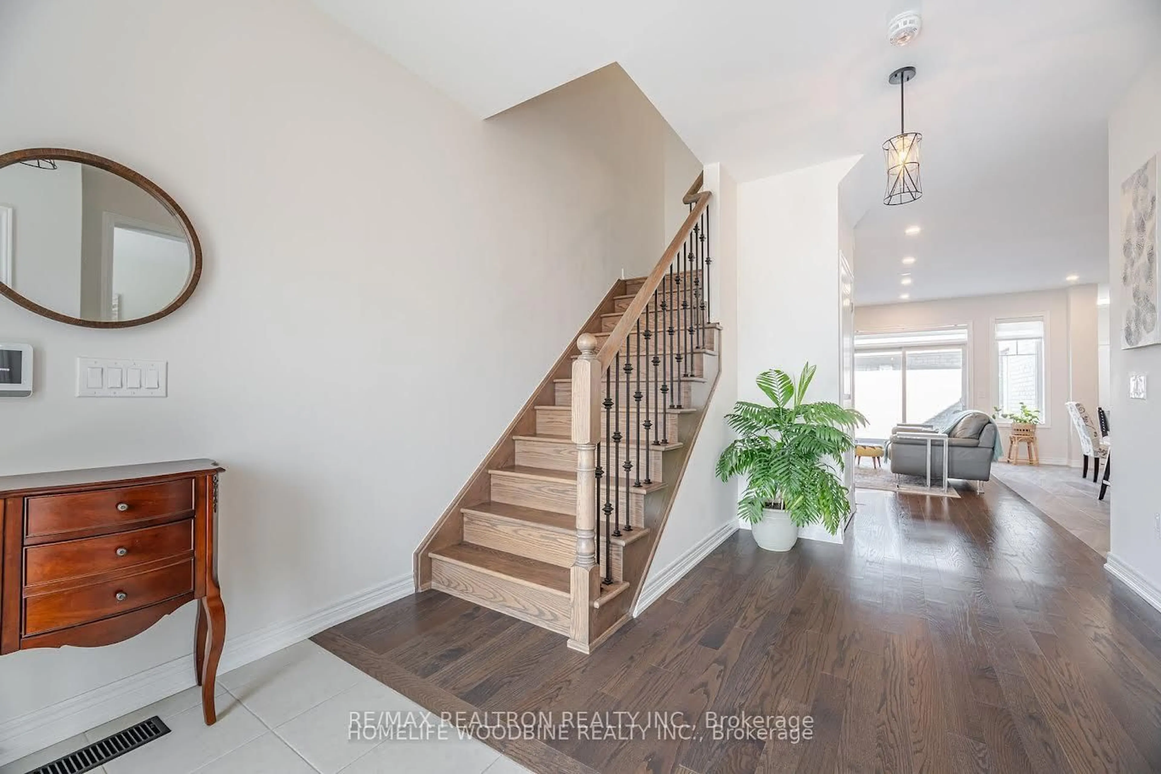 Unknown for 19848 Leslie St, East Gwillimbury Ontario L9N 0R9