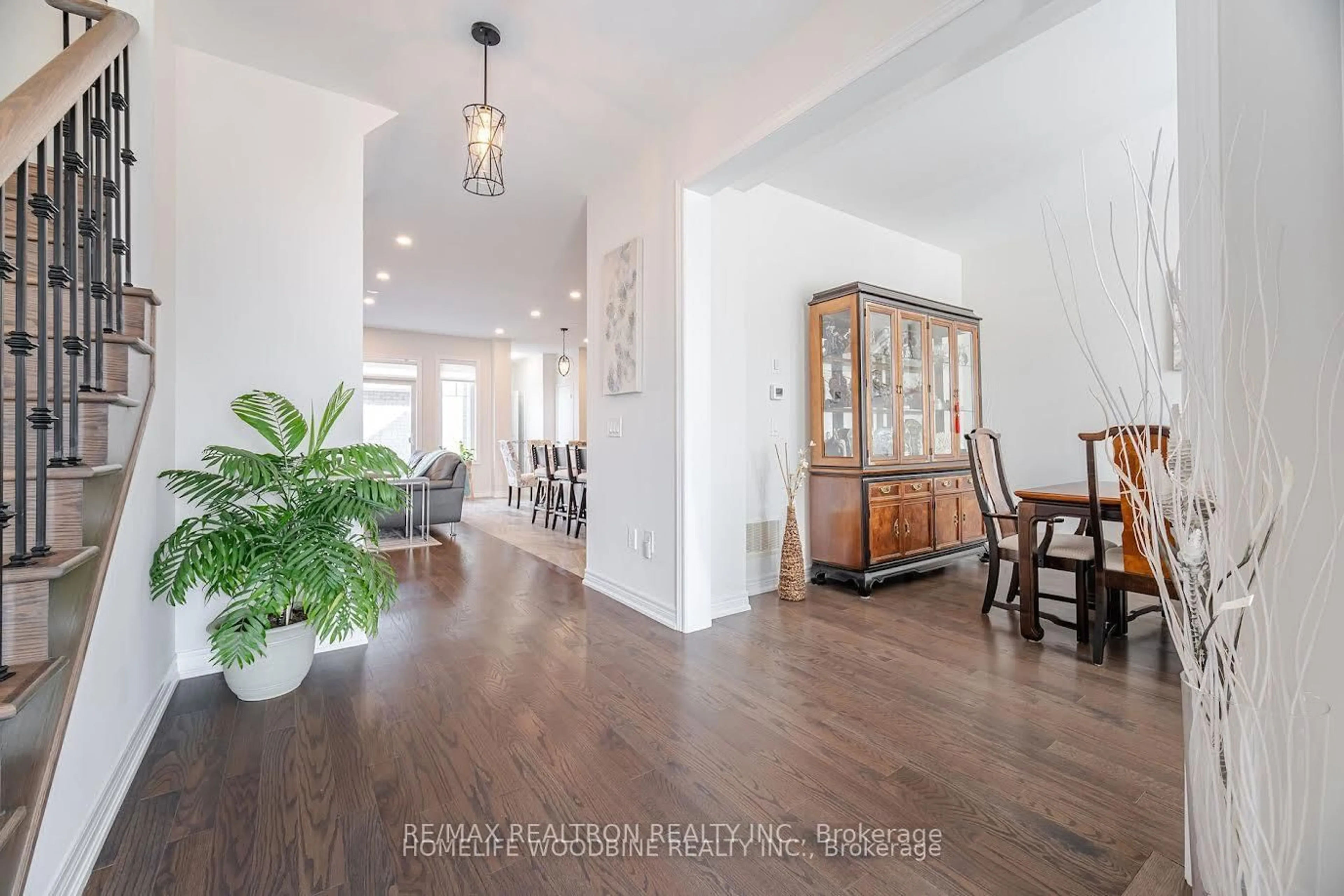 Indoor entryway for 19848 Leslie St, East Gwillimbury Ontario L9N 0R9