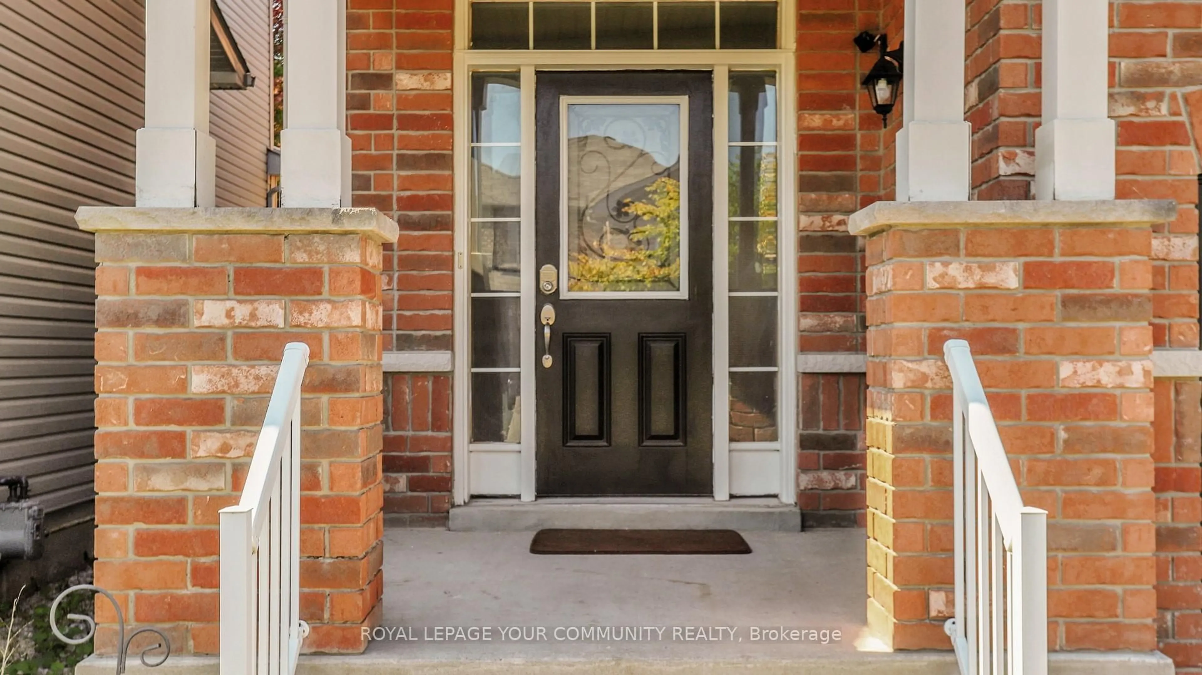 Indoor entryway for 28 Fred Mason St, Georgina Ontario L4P 0B2