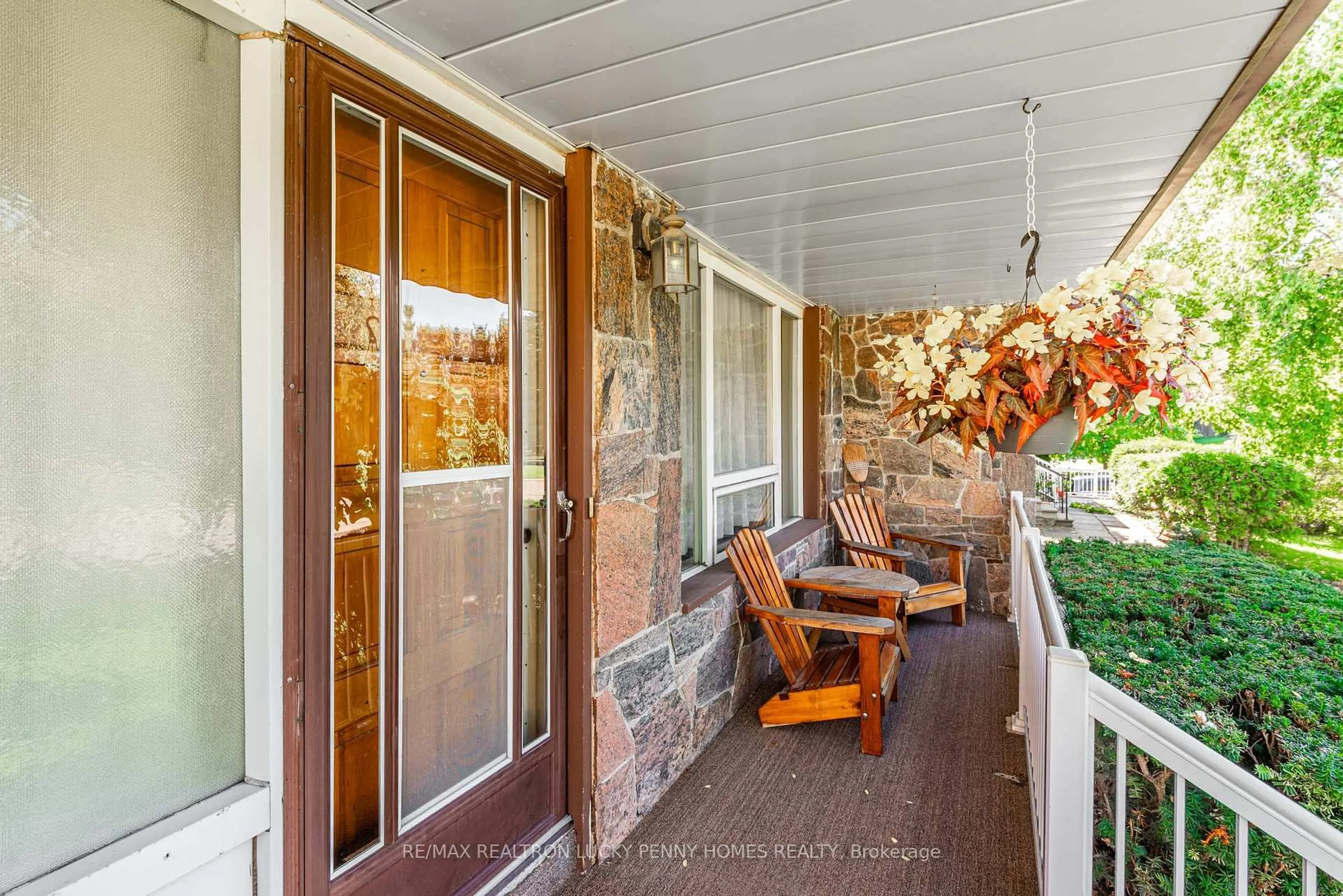 Indoor entryway for 7 Friar Tuck Rd, Markham Ontario L3P 1L7