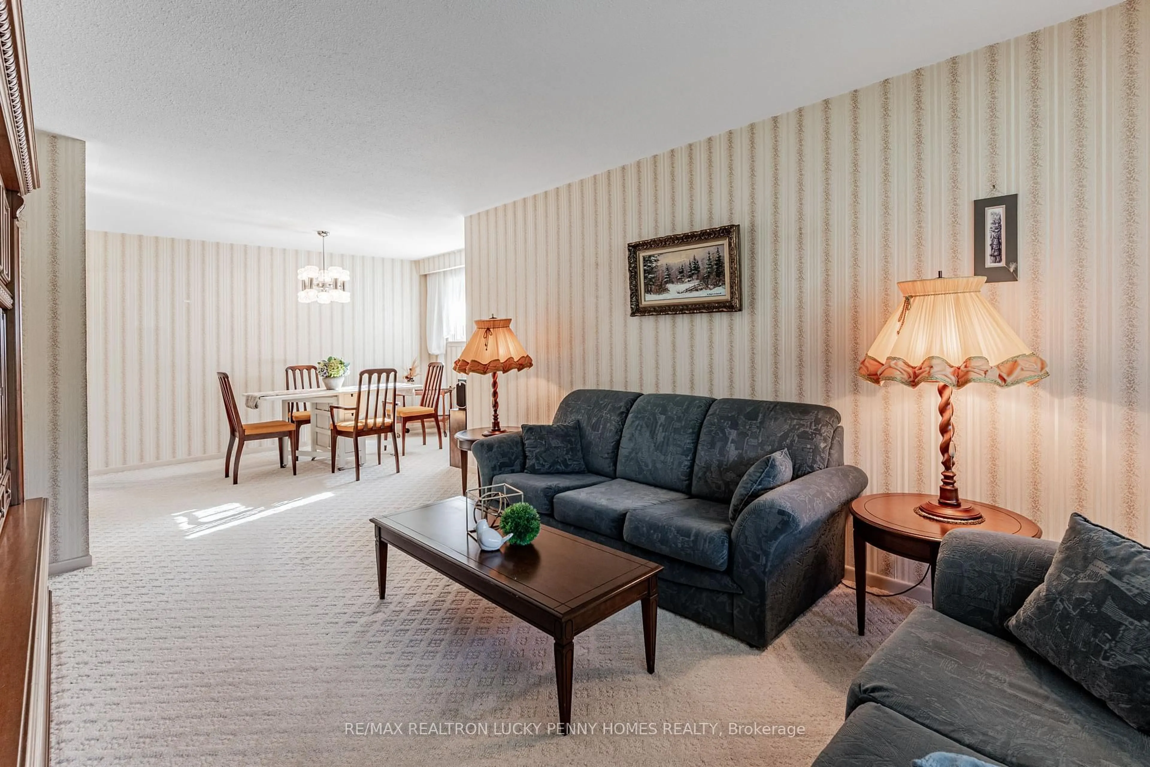 Living room with furniture, unknown for 7 Friar Tuck Rd, Markham Ontario L3P 1L7