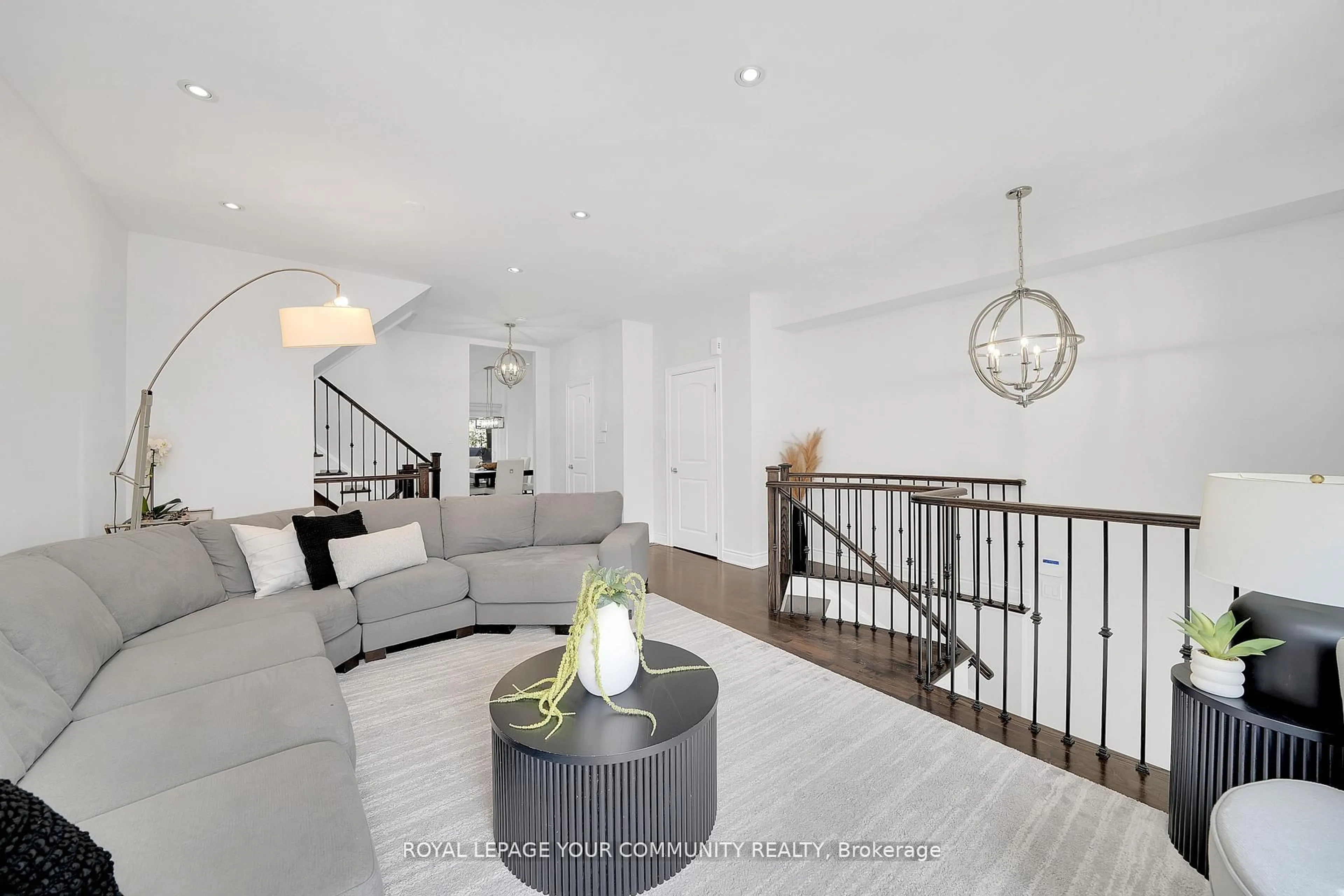 Unknown for 8032 Kipling Ave #5, Vaughan Ontario L4L 2A1