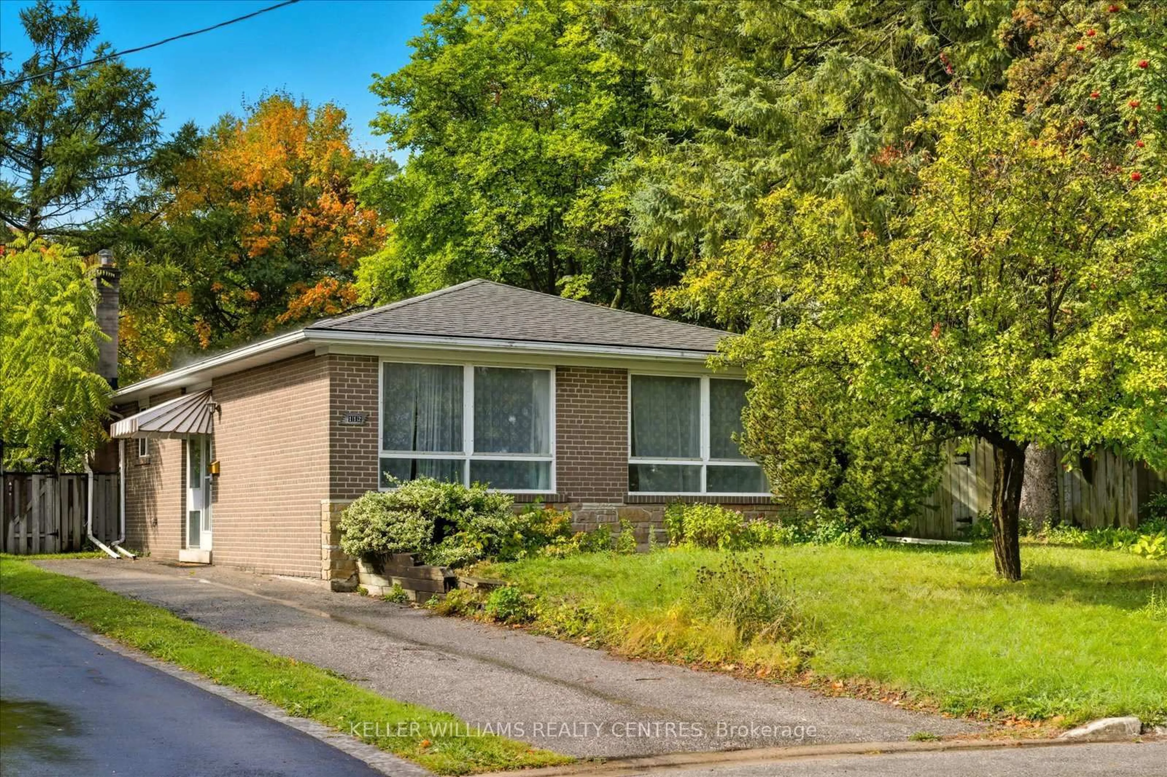 Home with brick exterior material, street for 112 Eden Crt, Newmarket Ontario L3Y 2X5