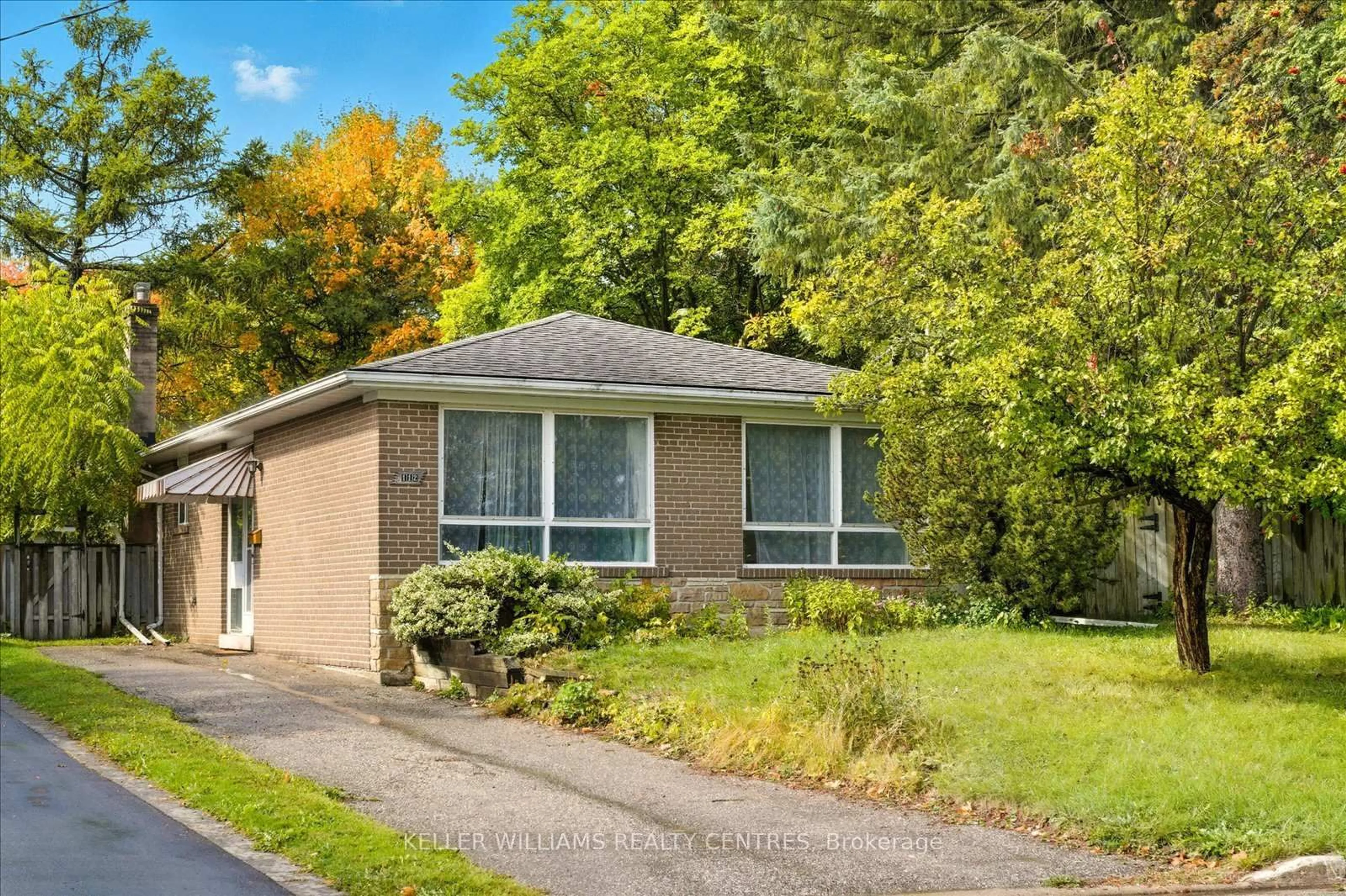 Home with brick exterior material, street for 112 Eden Crt, Newmarket Ontario L3Y 2X5