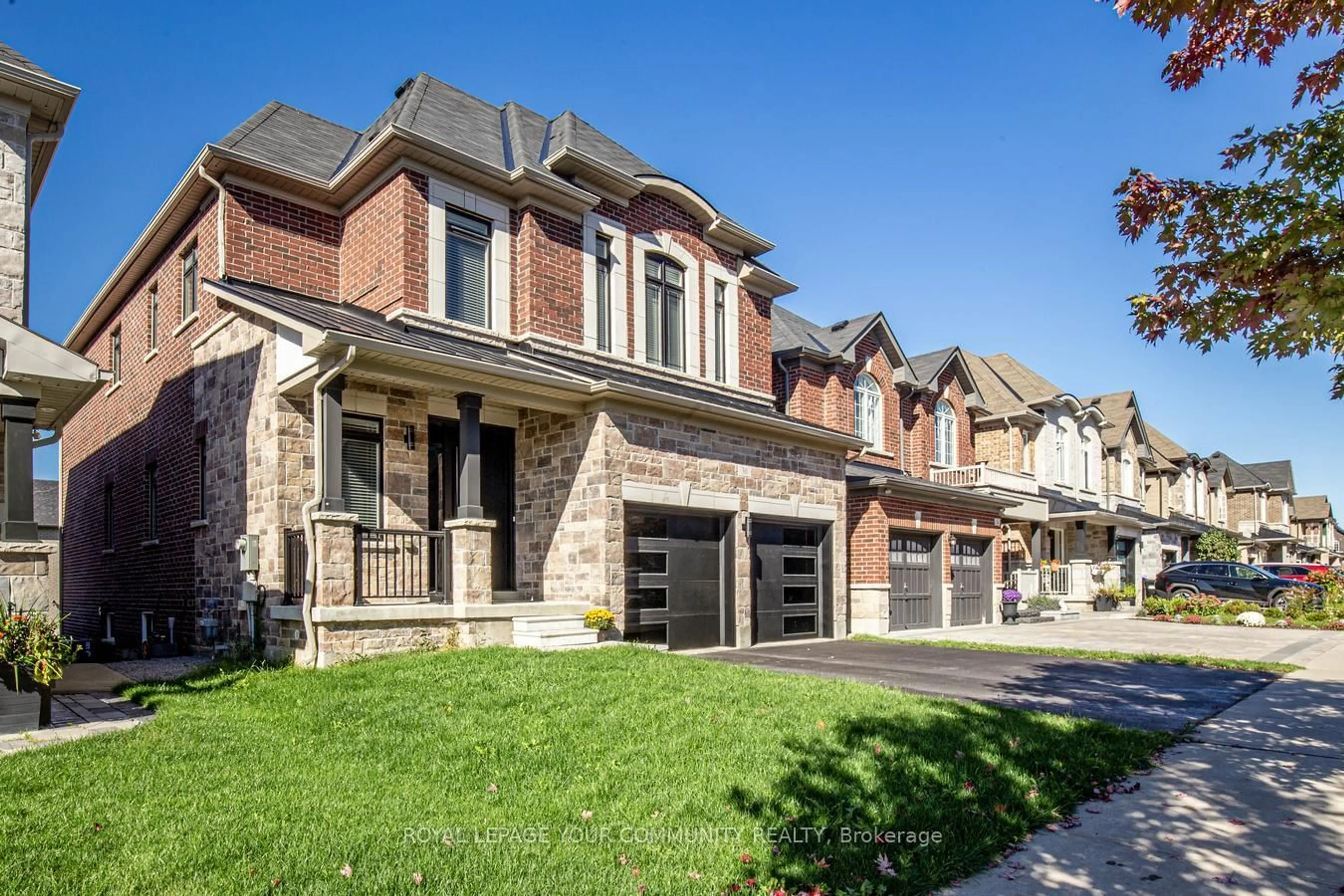 Home with brick exterior material, street for 30 Tyndall Dr, Bradford West Gwillimbury Ontario L3Z 4G6