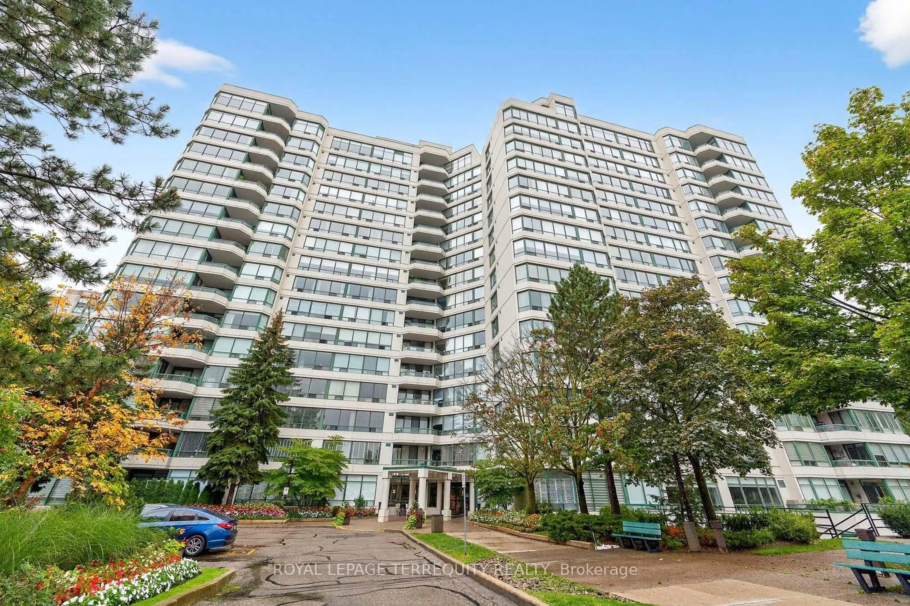 A pic from outside/outdoor area/front of a property/back of a property/a pic from drone, unknown for 110 Promenade Circ #1402, Vaughan Ontario L4J 7W8