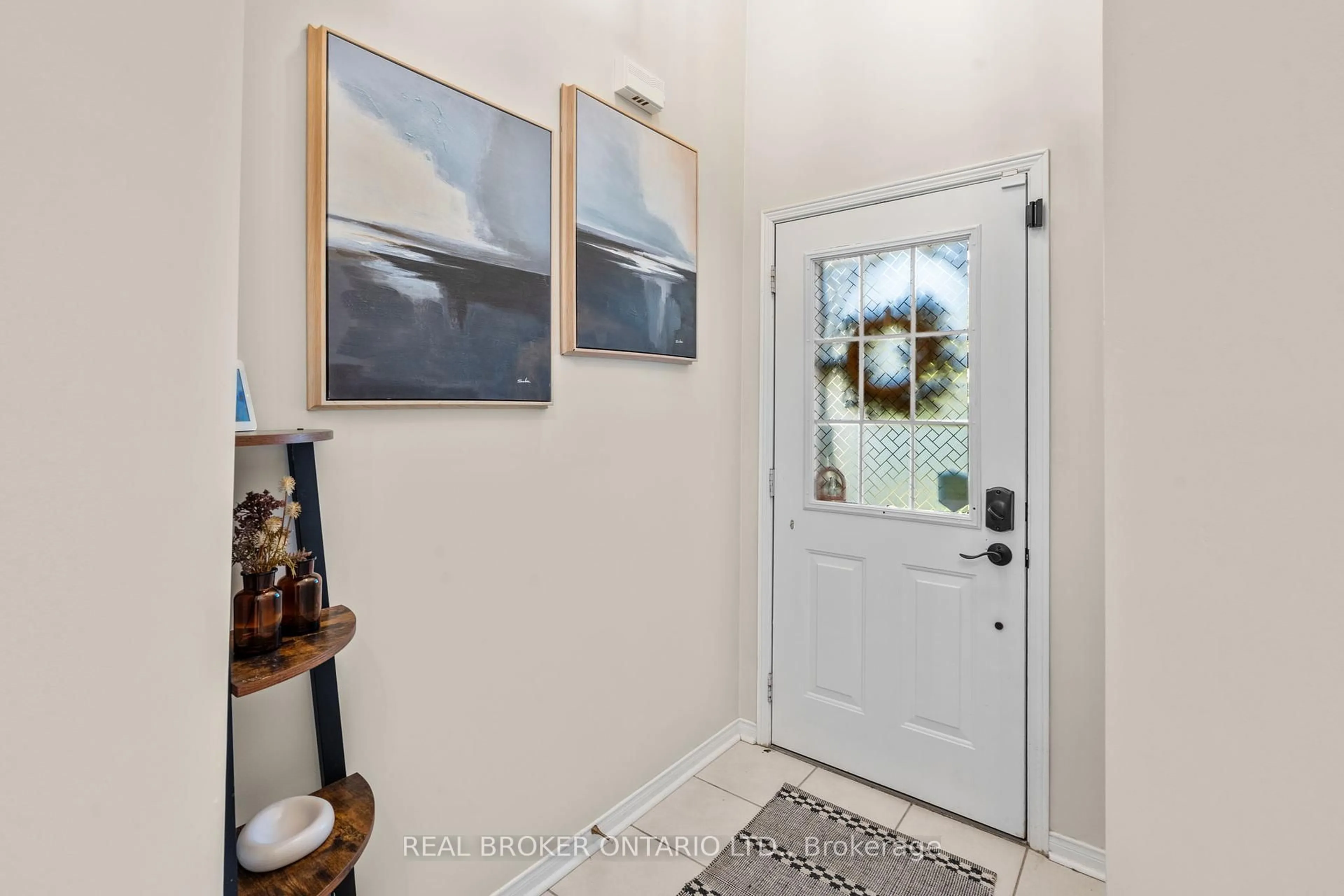 Indoor entryway for 46 Bolster Lane, Uxbridge Ontario L9P 1X8