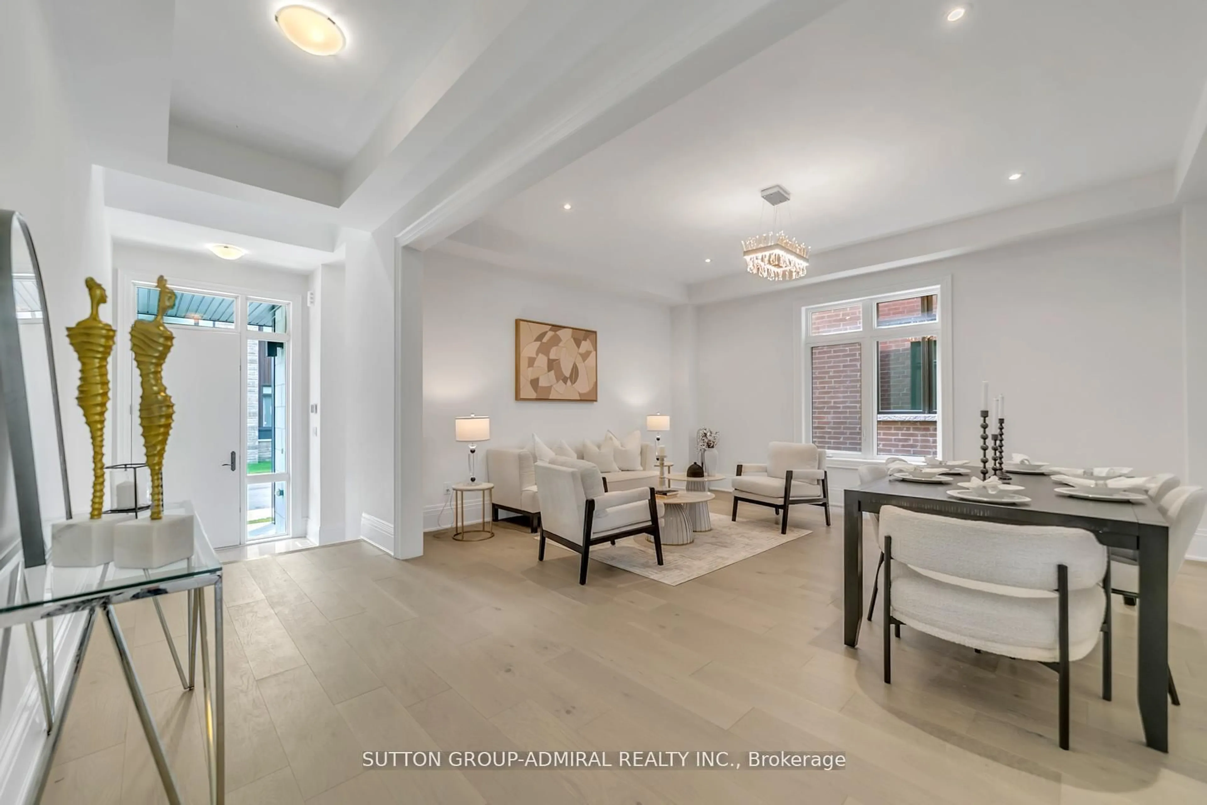 Indoor foyer for 36 Royal Hill Crt, Aurora Ontario L4G 3Z7