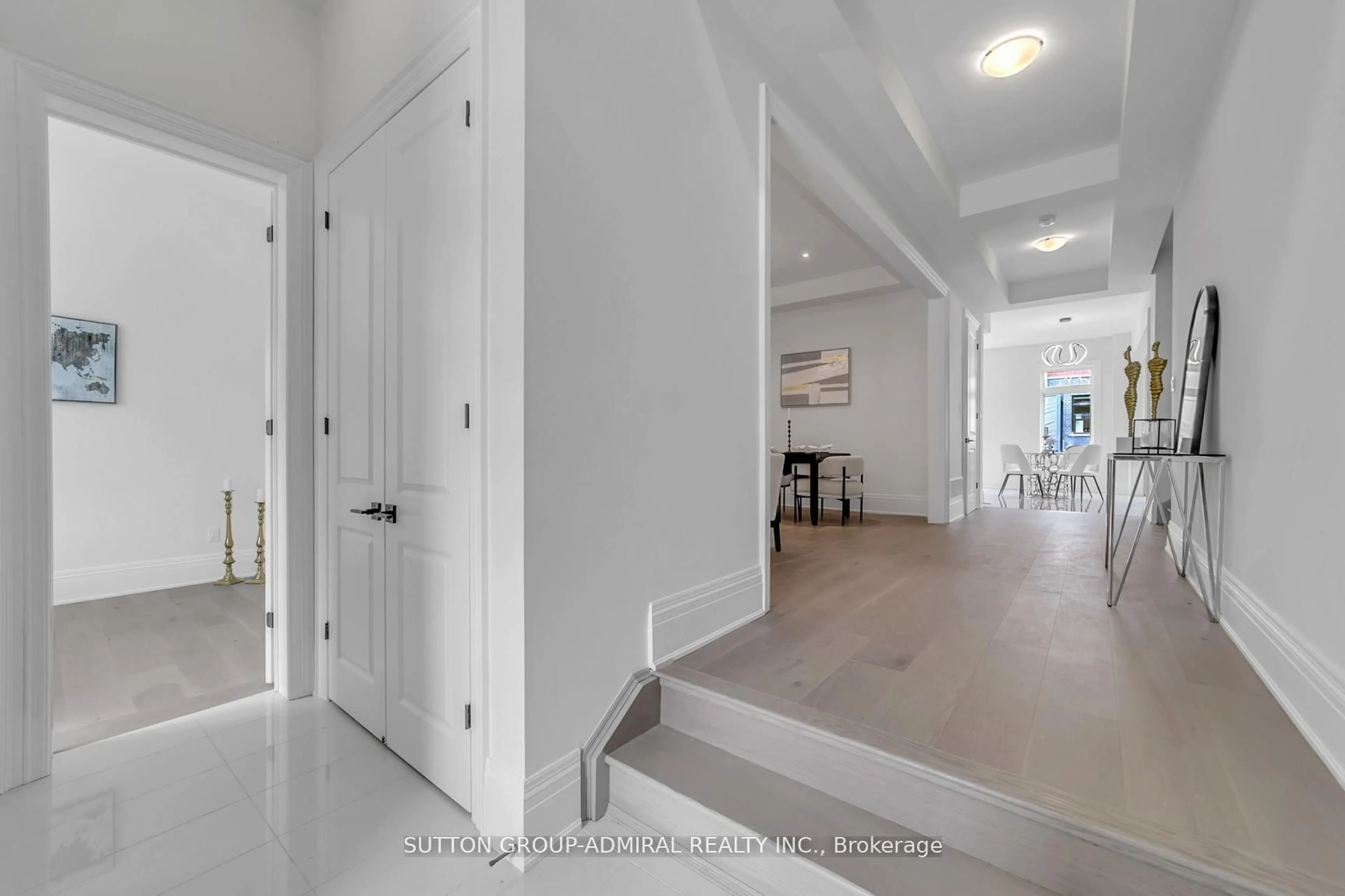Indoor entryway for 36 Royal Hill Crt, Aurora Ontario L4G 3Z7