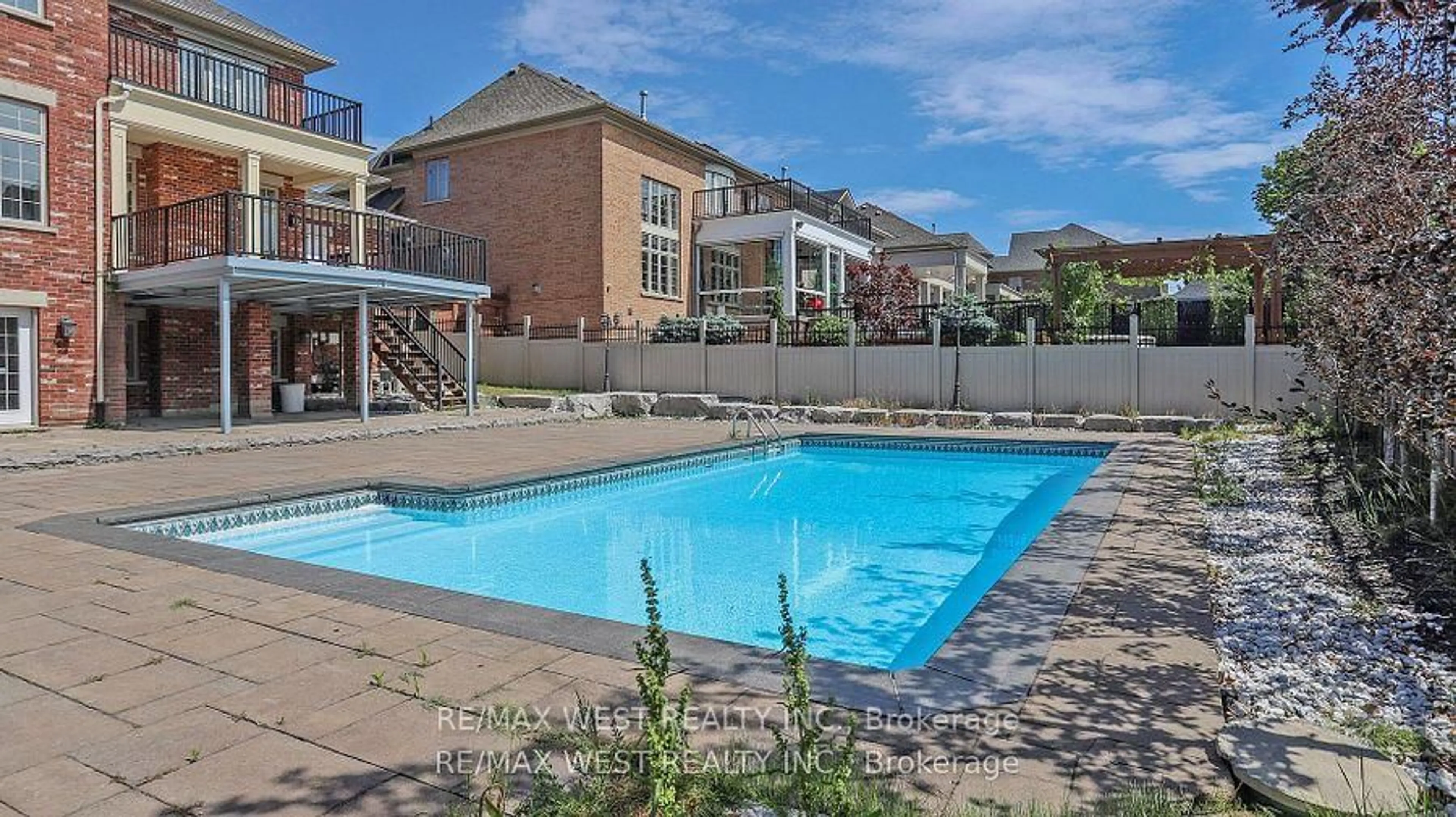 Pool for 136 Hailsham Crt, Vaughan Ontario L4H 3P1