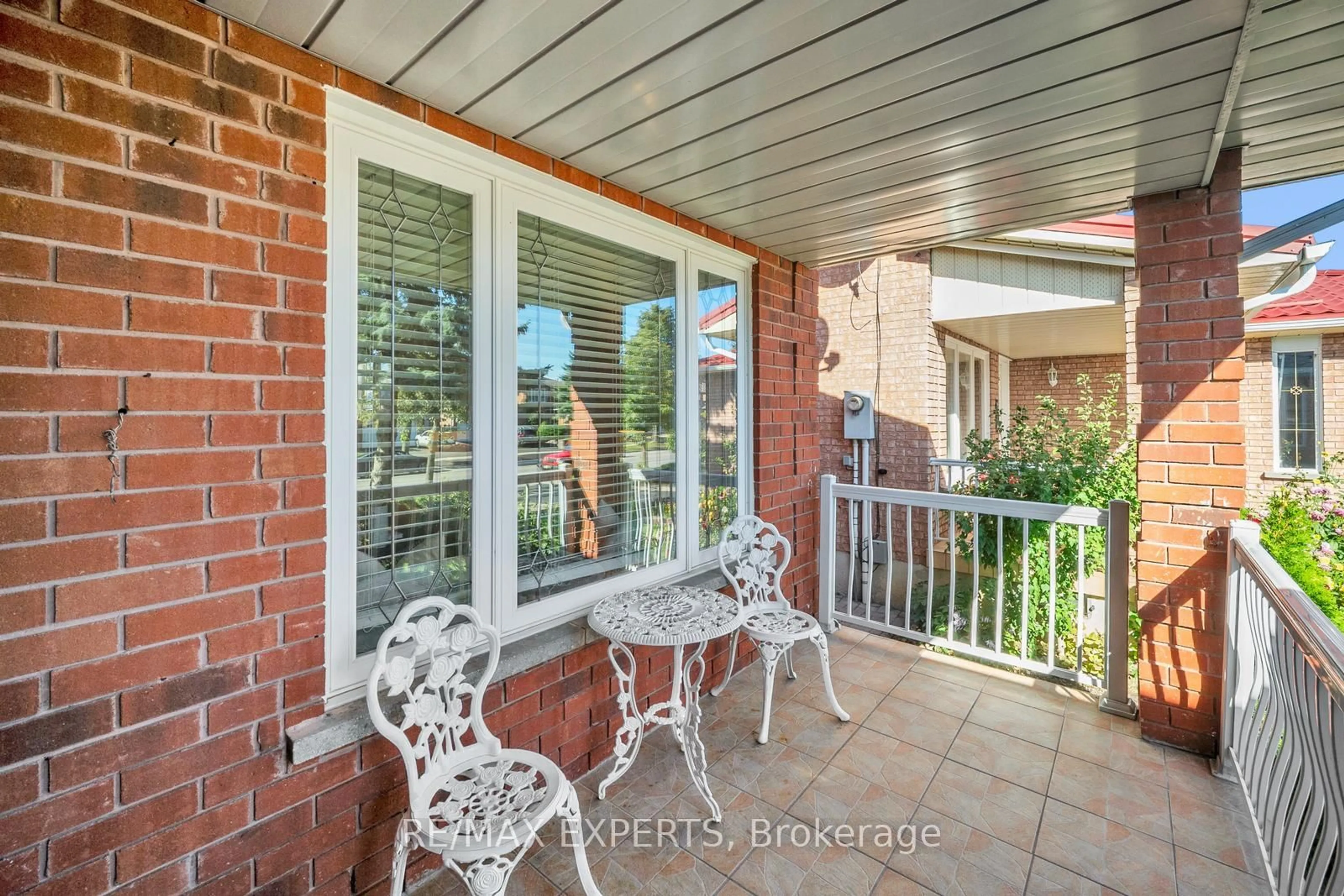 Patio, street for 118 Chancellor Dr, Vaughan Ontario L4L 7N5