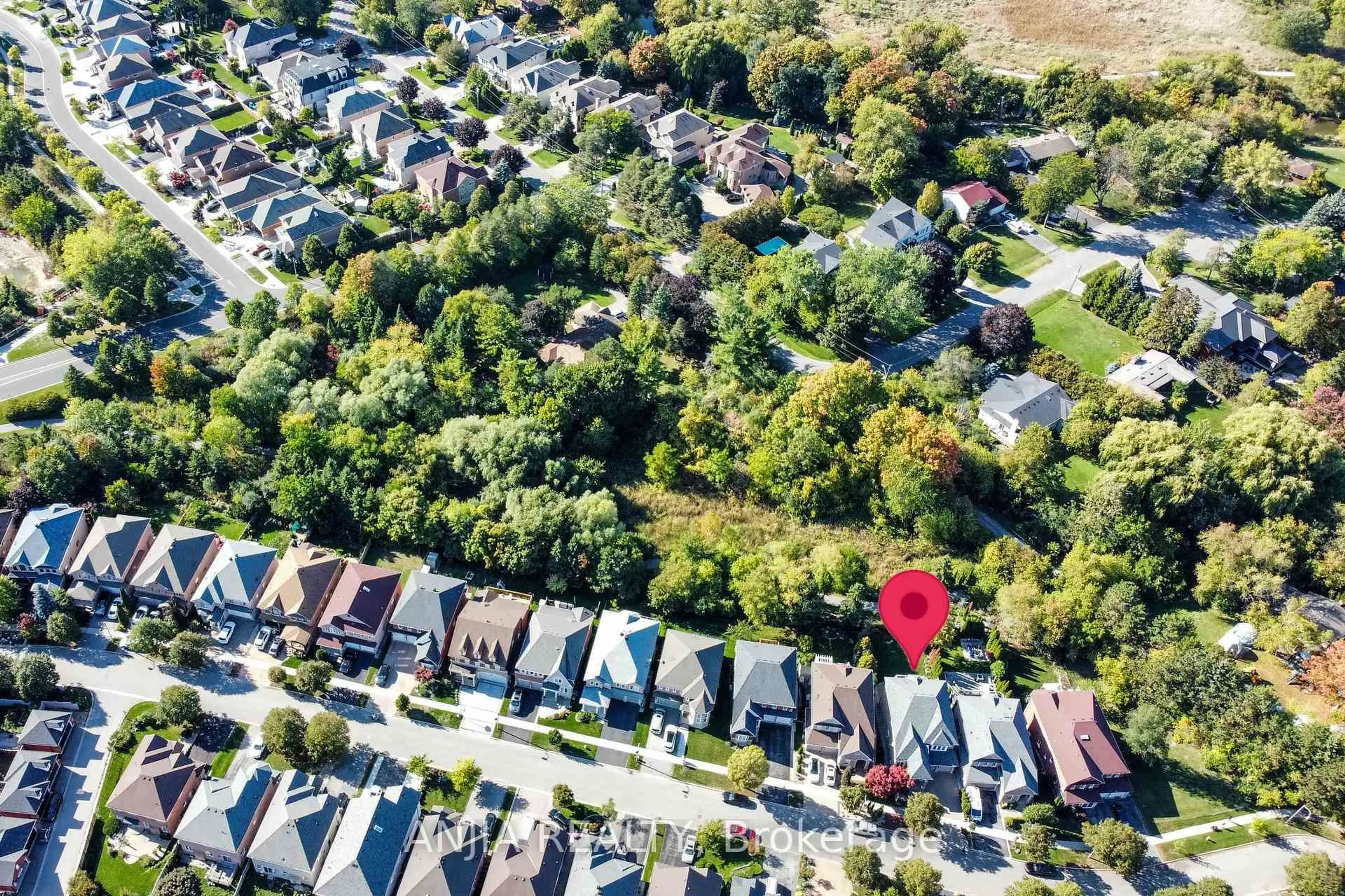 A pic from outside/outdoor area/front of a property/back of a property/a pic from drone, street for 30 Annina Cres, Markham Ontario L3R 4S4