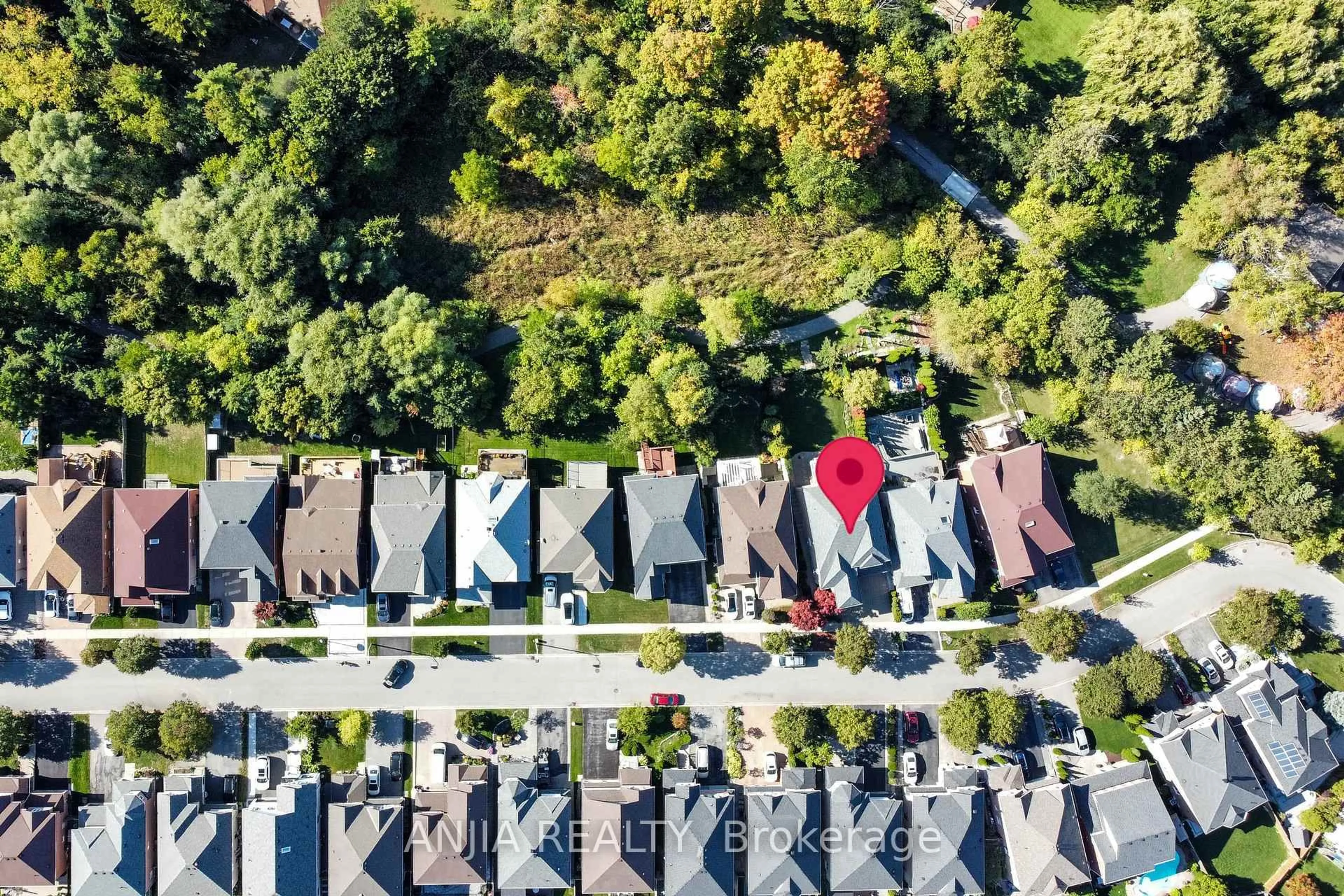 A pic from outside/outdoor area/front of a property/back of a property/a pic from drone, street for 30 Annina Cres, Markham Ontario L3R 4S4