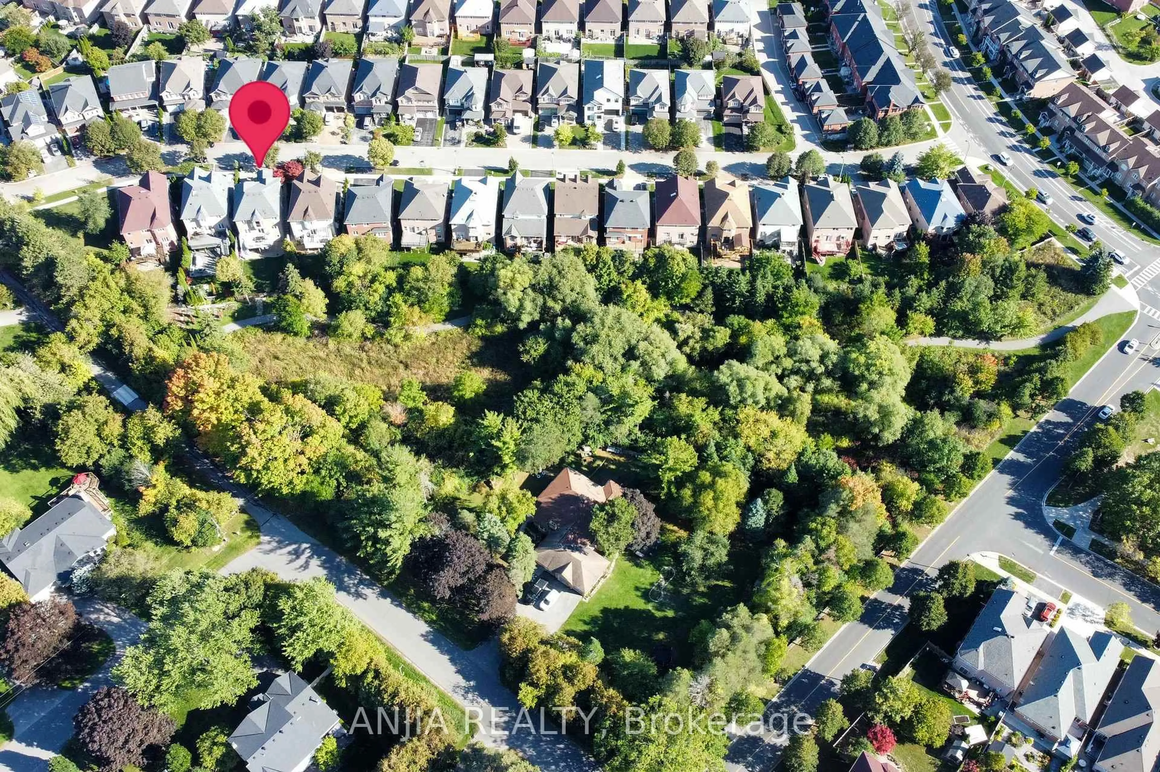 A pic from outside/outdoor area/front of a property/back of a property/a pic from drone, street for 30 Annina Cres, Markham Ontario L3R 4S4