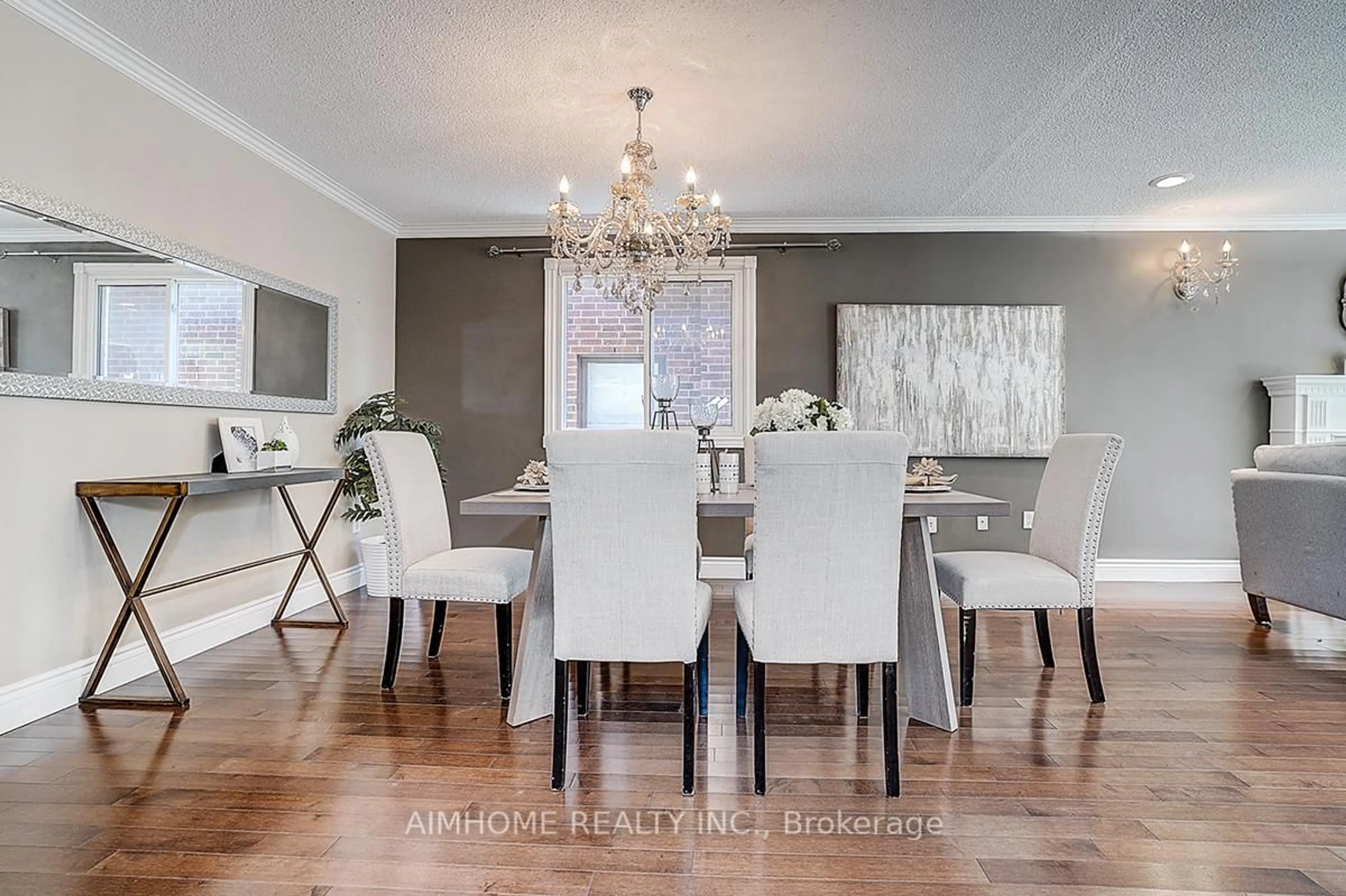 Dining room, wood/laminate floor for 205 Pinewood Dr, Vaughan Ontario L4J 5R7