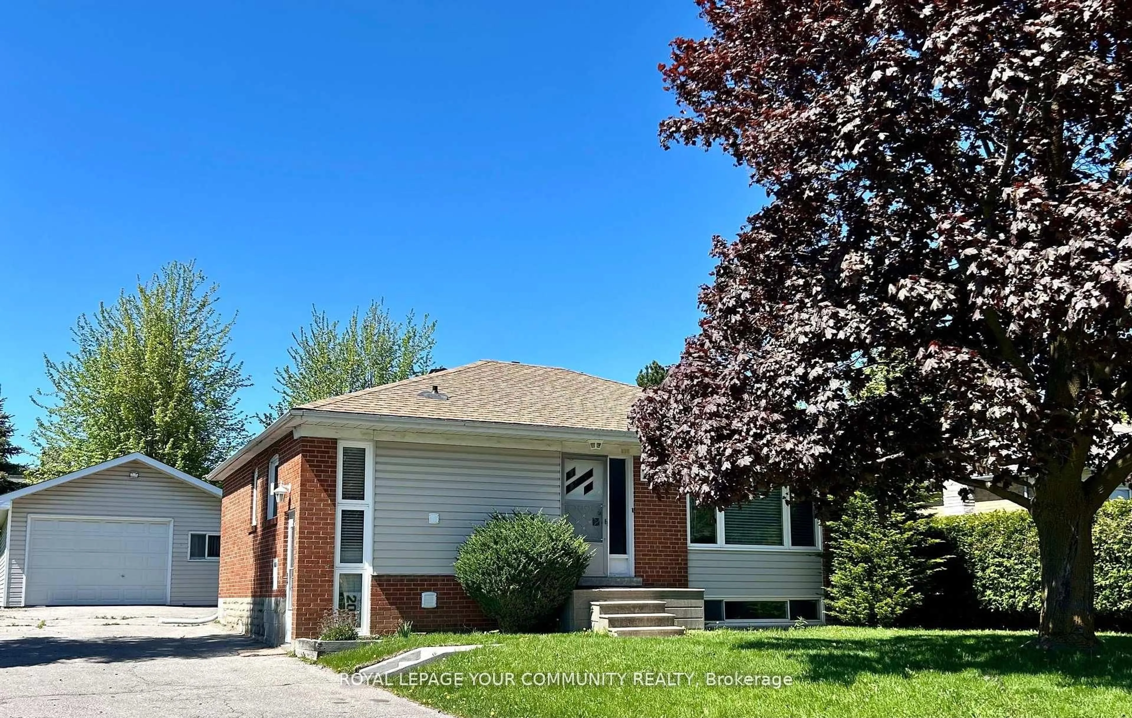 Home with brick exterior material, street for 139 Queen St, Newmarket Ontario L3Y 2E9
