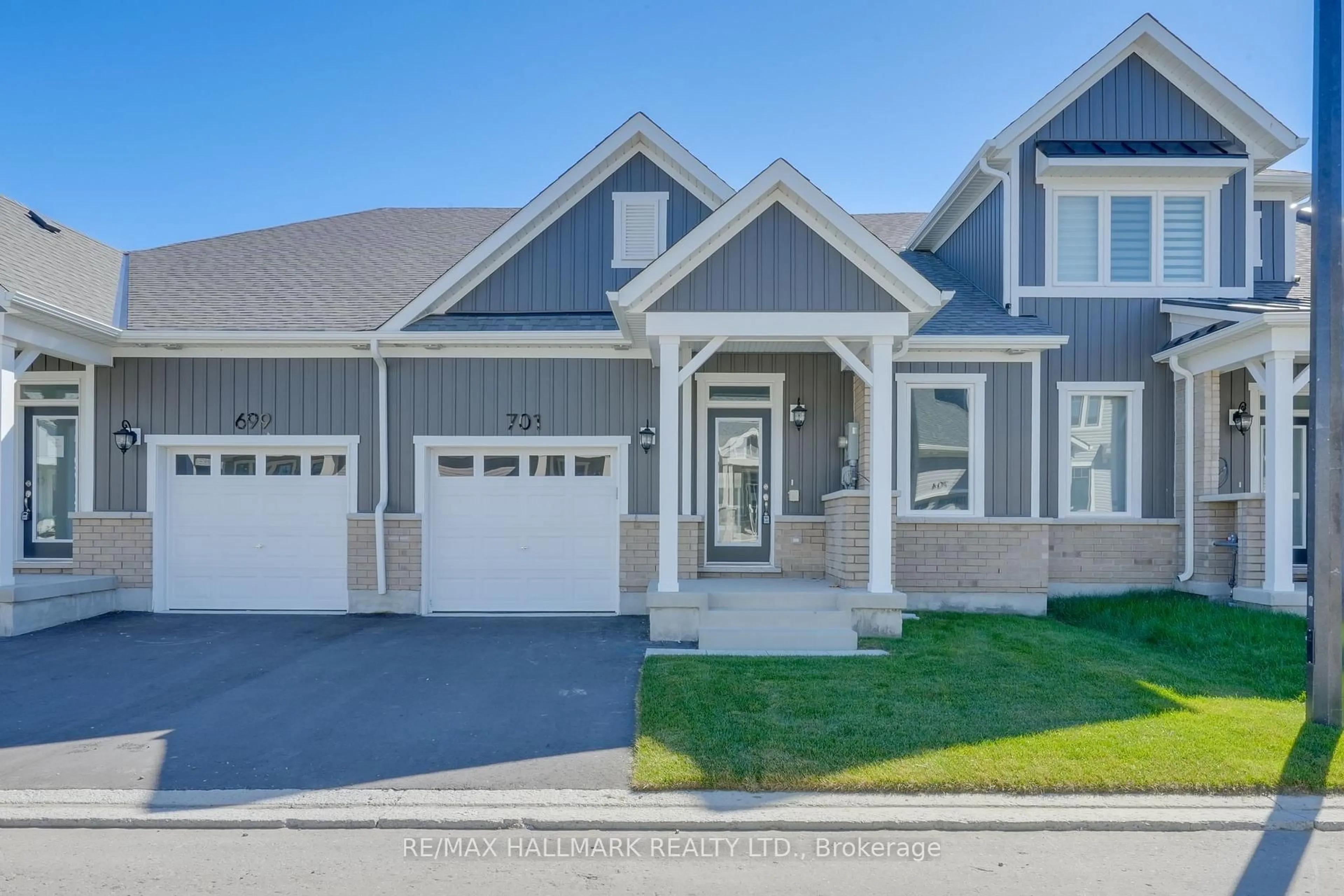 Home with vinyl exterior material, street for 701 Sargeant Pl, Innisfil Ontario L9S 0T2
