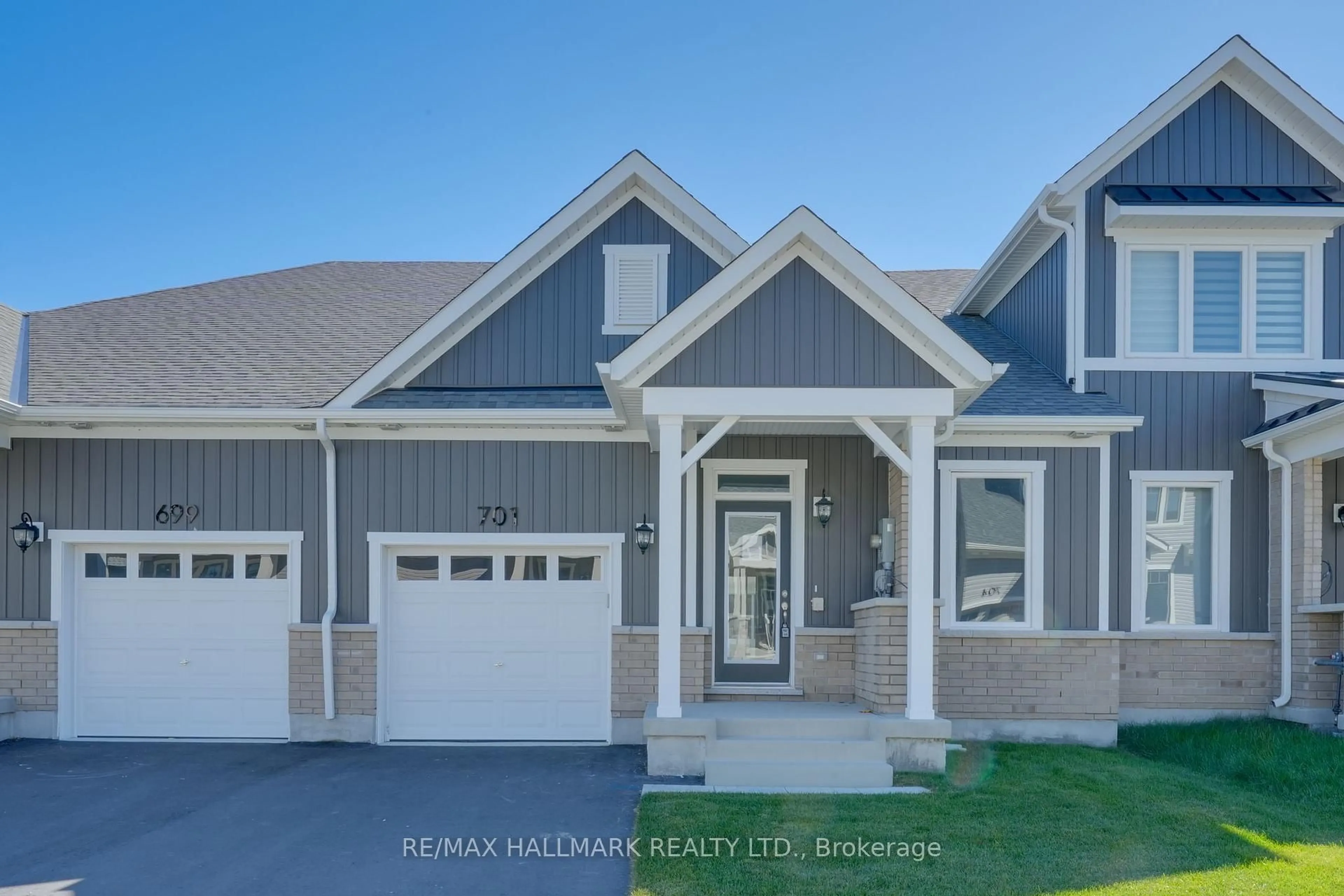 Home with vinyl exterior material, street for 701 Sargeant Pl, Innisfil Ontario L9S 0T2