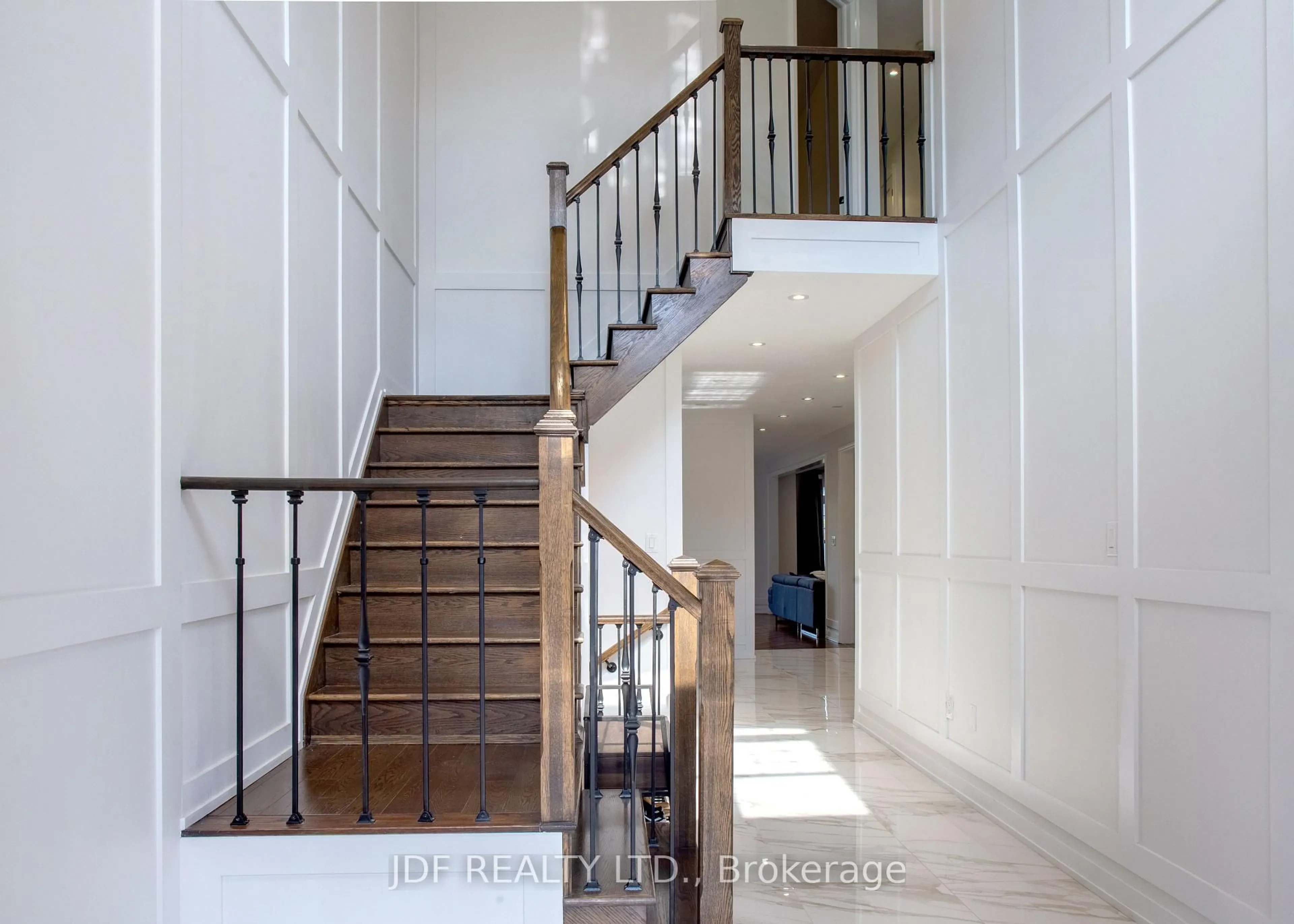 Indoor foyer for 125 Cranbrook Cres, Vaughan Ontario L4H 4G9