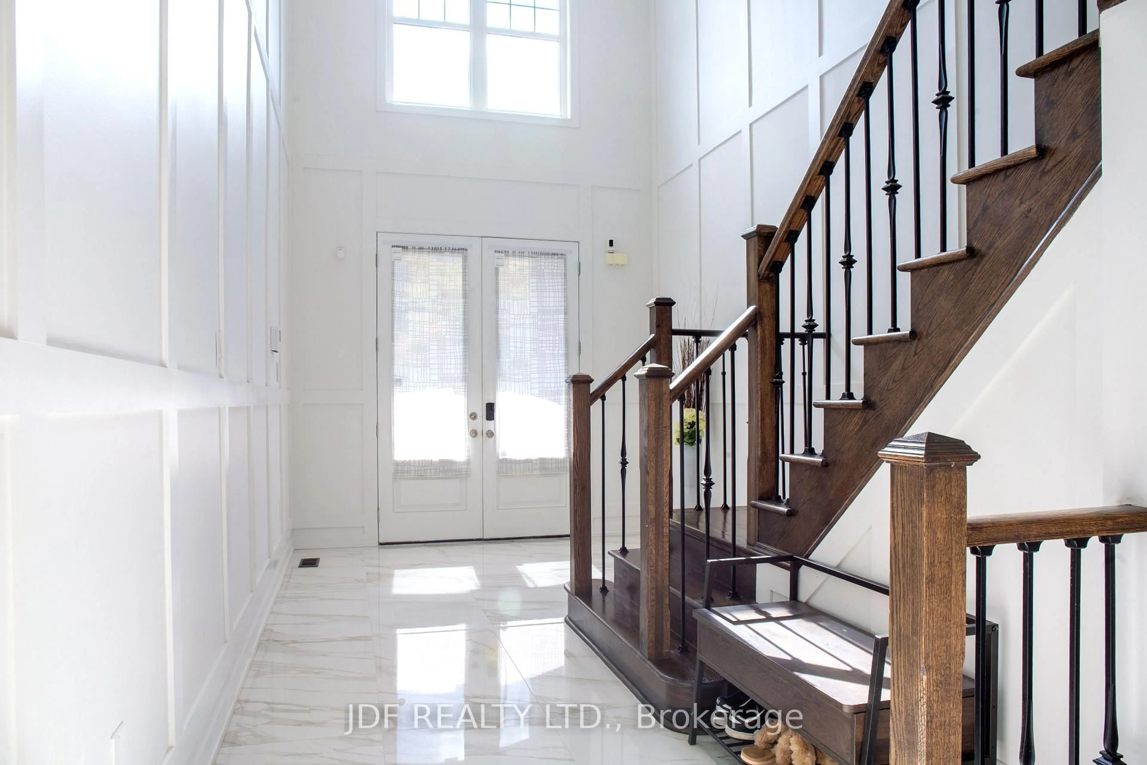 Indoor foyer for 125 Cranbrook Cres, Vaughan Ontario L4H 4G9