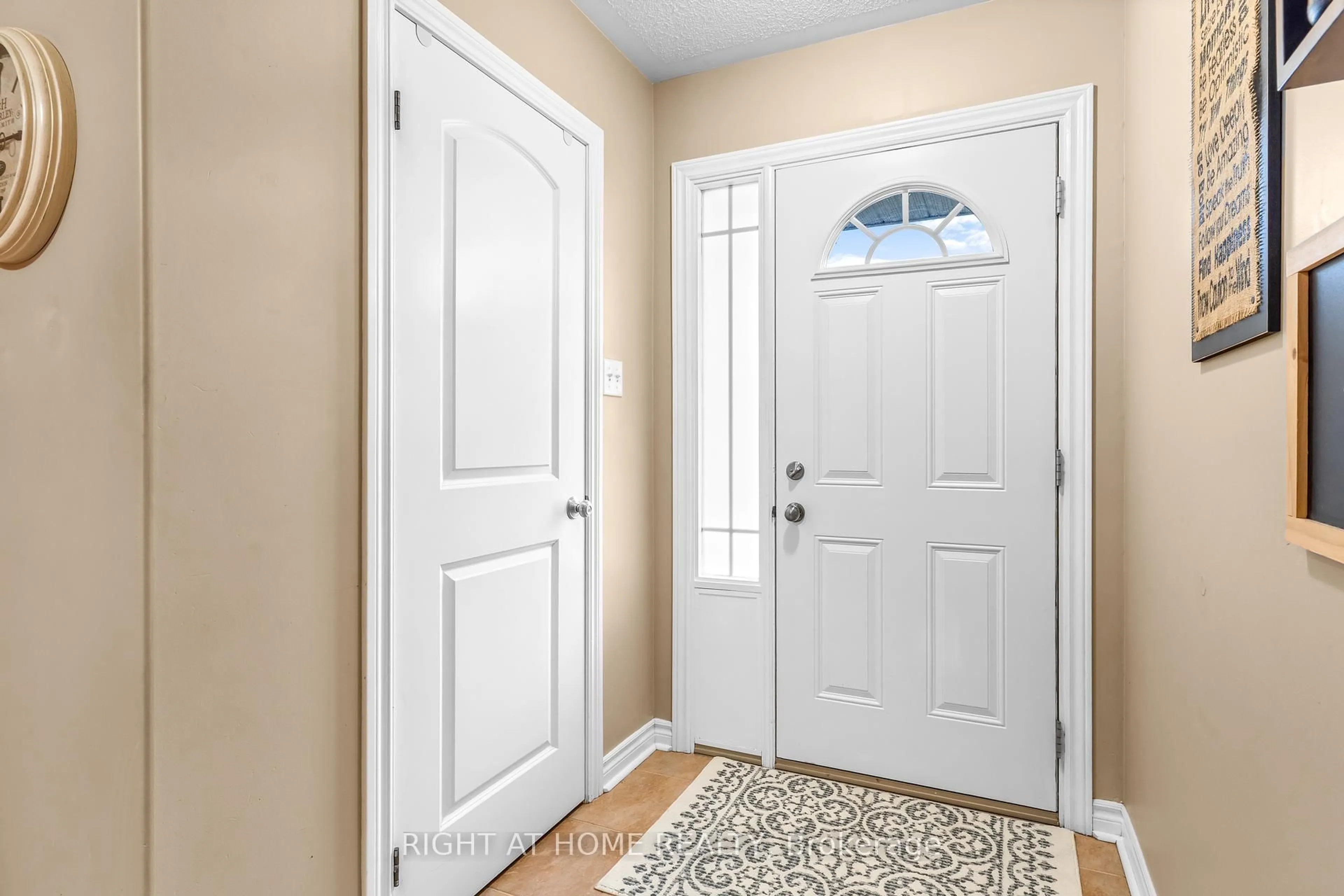 Indoor entryway for 219 Banting Cres, Essa Ontario L3W 0P8