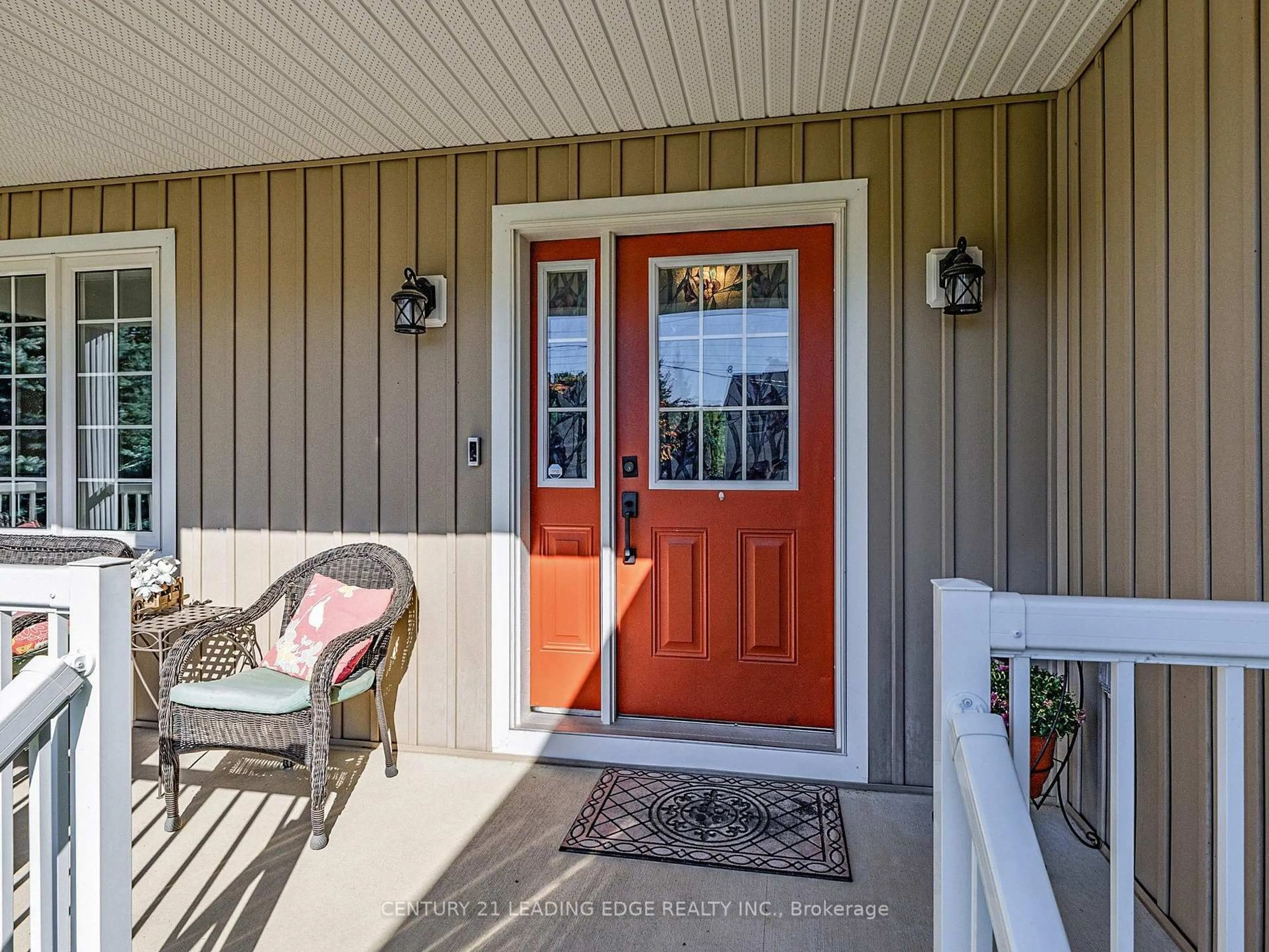 Indoor entryway for 396 Curley St, Georgina Ontario L4P 3C8