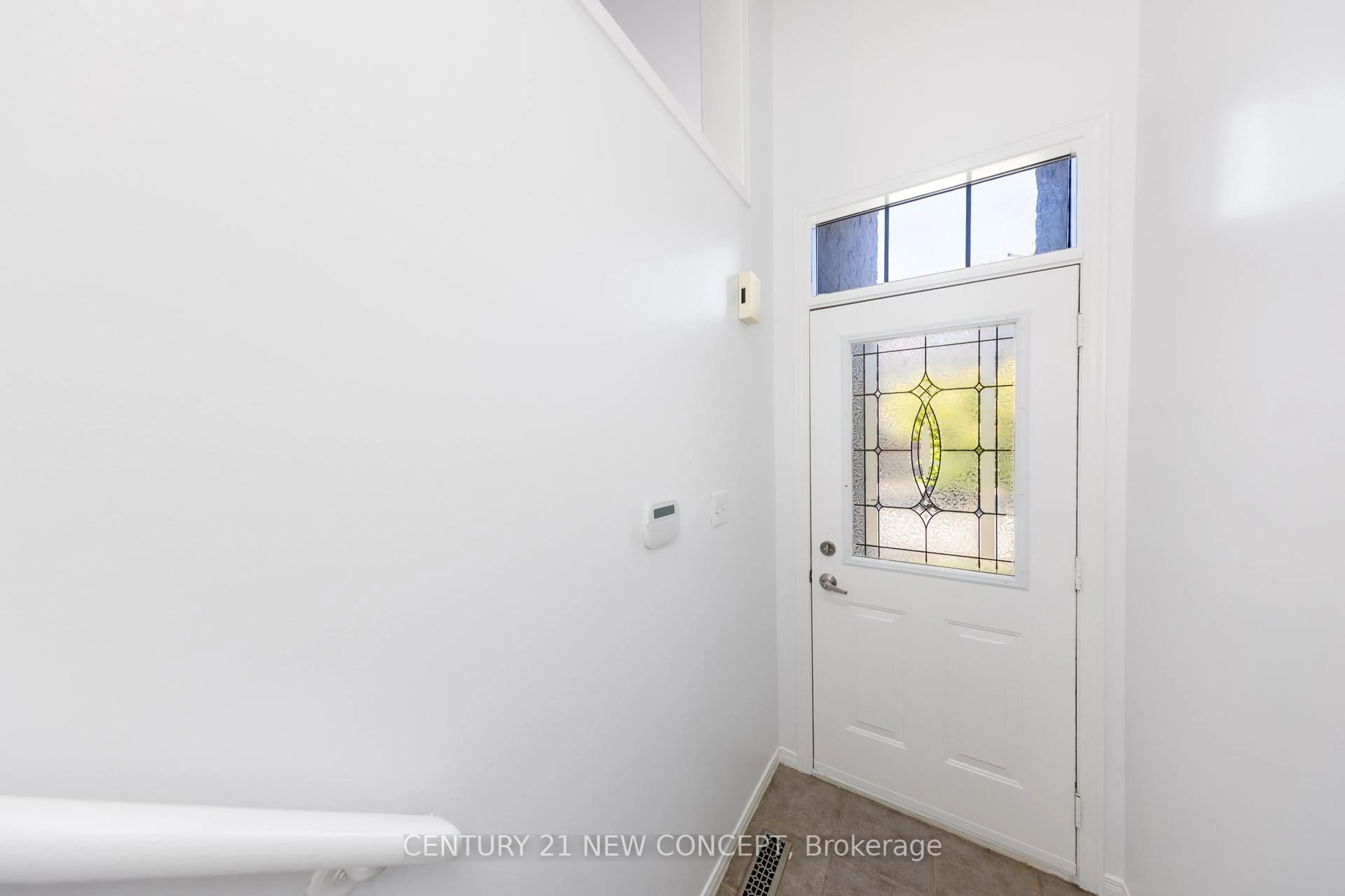Indoor entryway for 100 Coburg Cres, Richmond Hill Ontario L4B 4E4