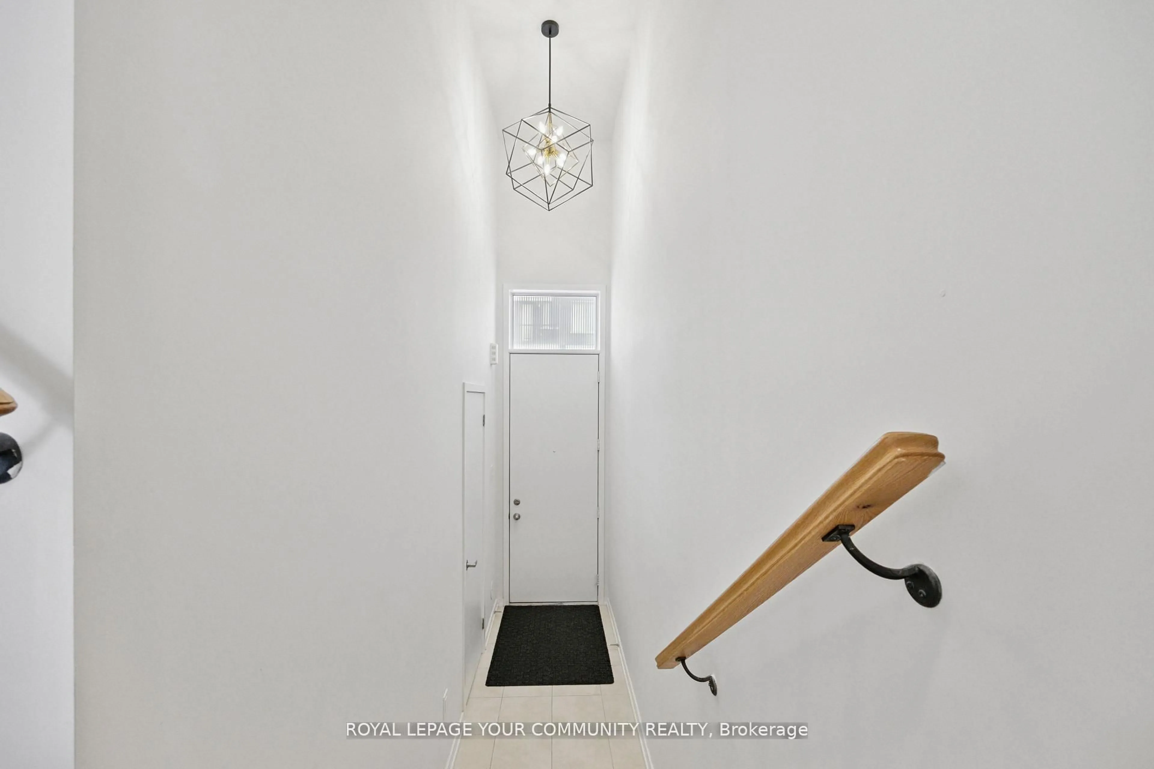 Indoor entryway for 133 Rattenbury Rd, Vaughan Ontario L6A 5C6