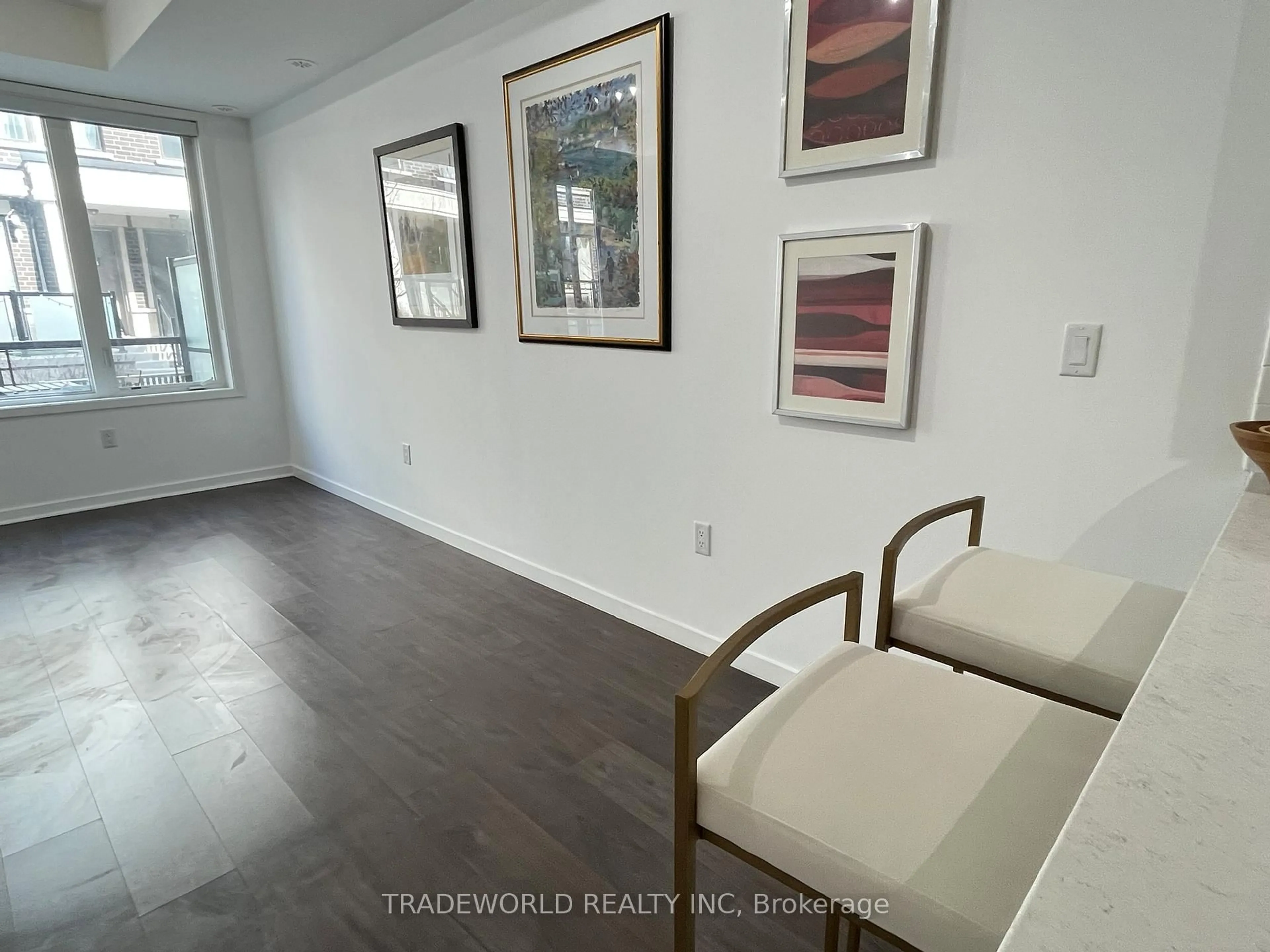 A pic of a room for 300 Alex Gardner Circ #59, Aurora Ontario L4G 3G5