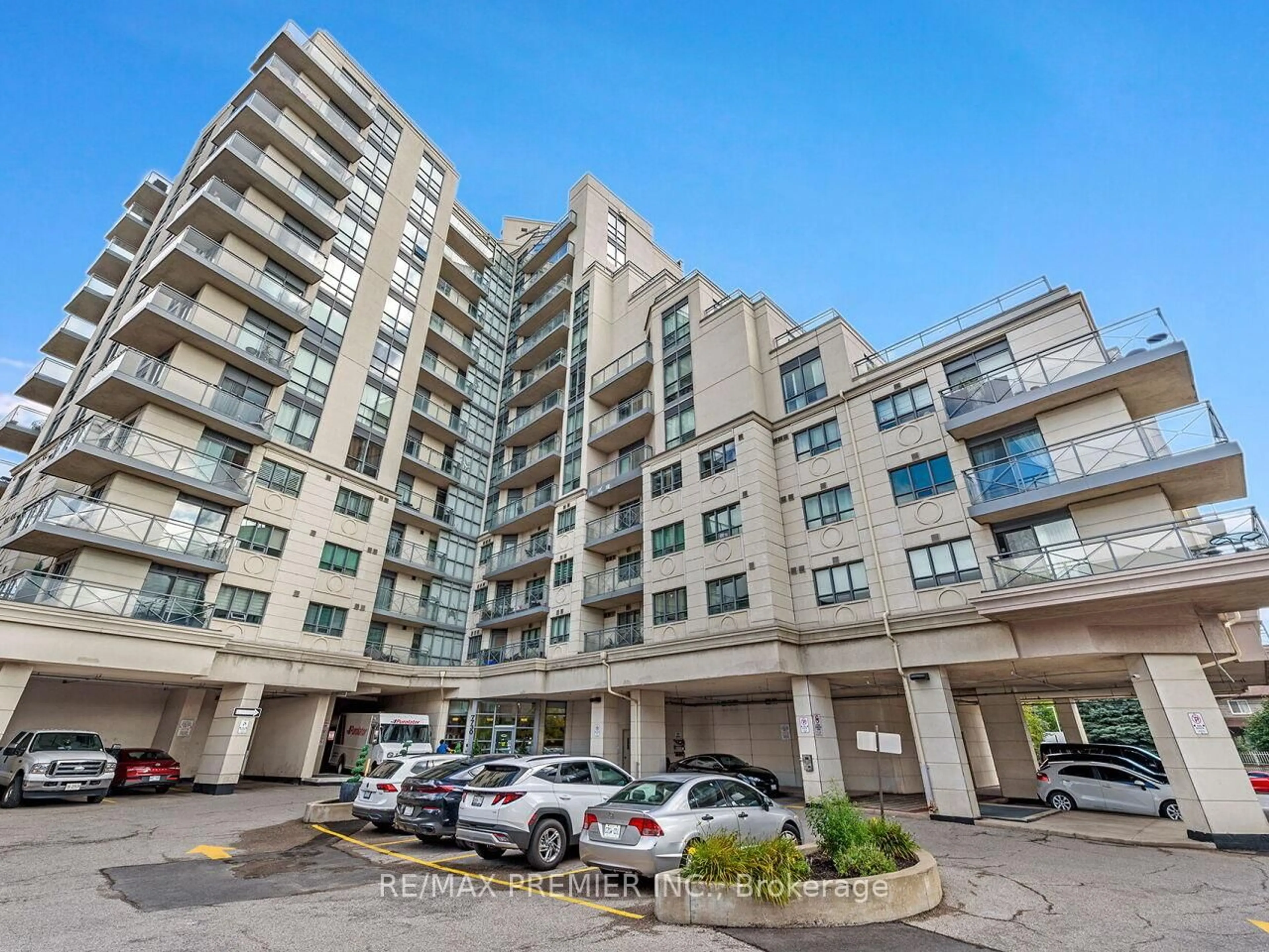 Indoor foyer for 7730 Kipling Ave #313, Vaughan Ontario L4L 1Y9
