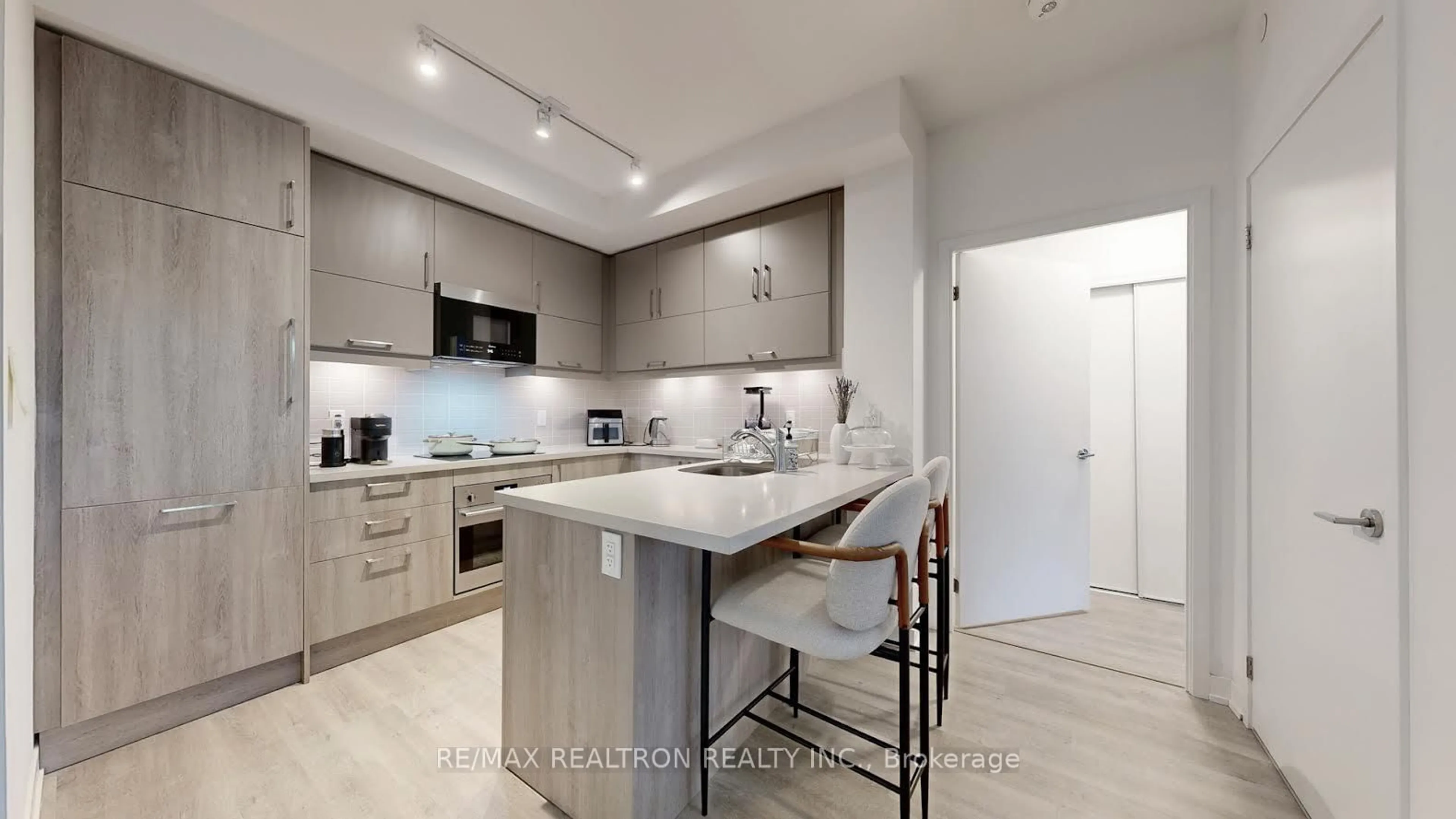 Contemporary kitchen, ceramic/tile floor for 38 Simcoe Prom #319C, Markham Ontario L6G 0H7