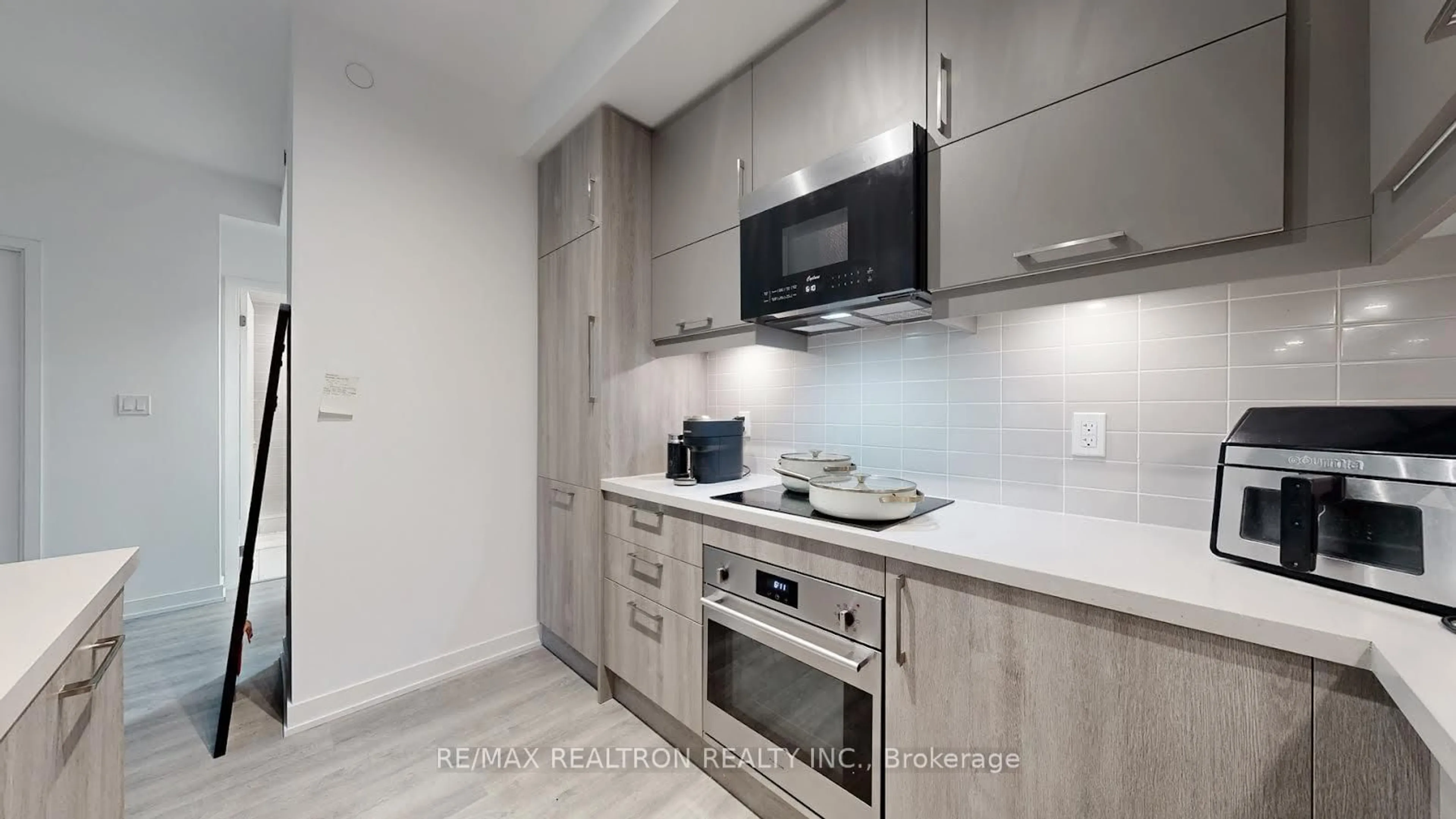 Standard kitchen, unknown for 38 Simcoe Prom #319C, Markham Ontario L6G 0H7