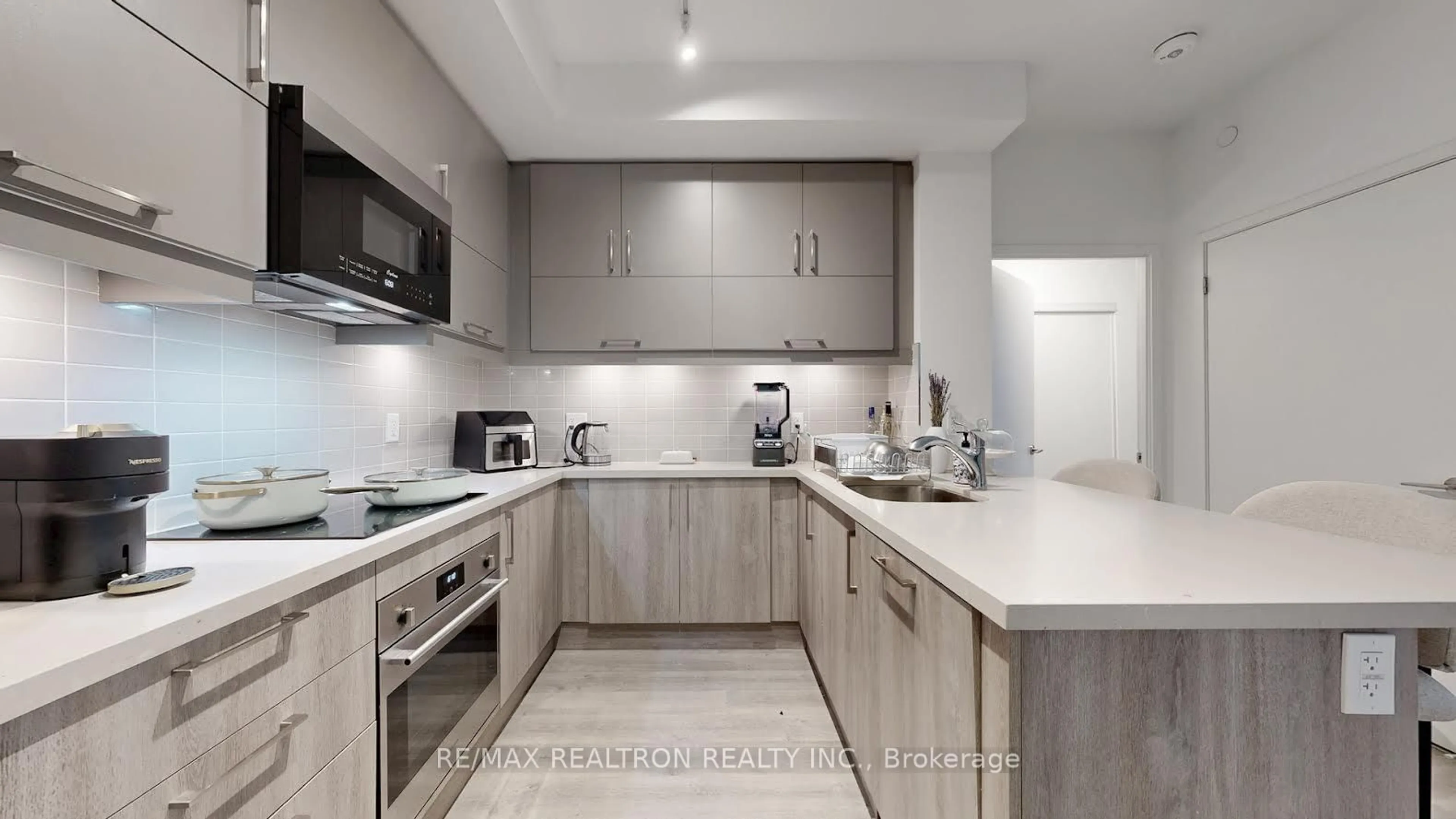 Standard kitchen, unknown for 38 Simcoe Prom #319C, Markham Ontario L6G 0H7
