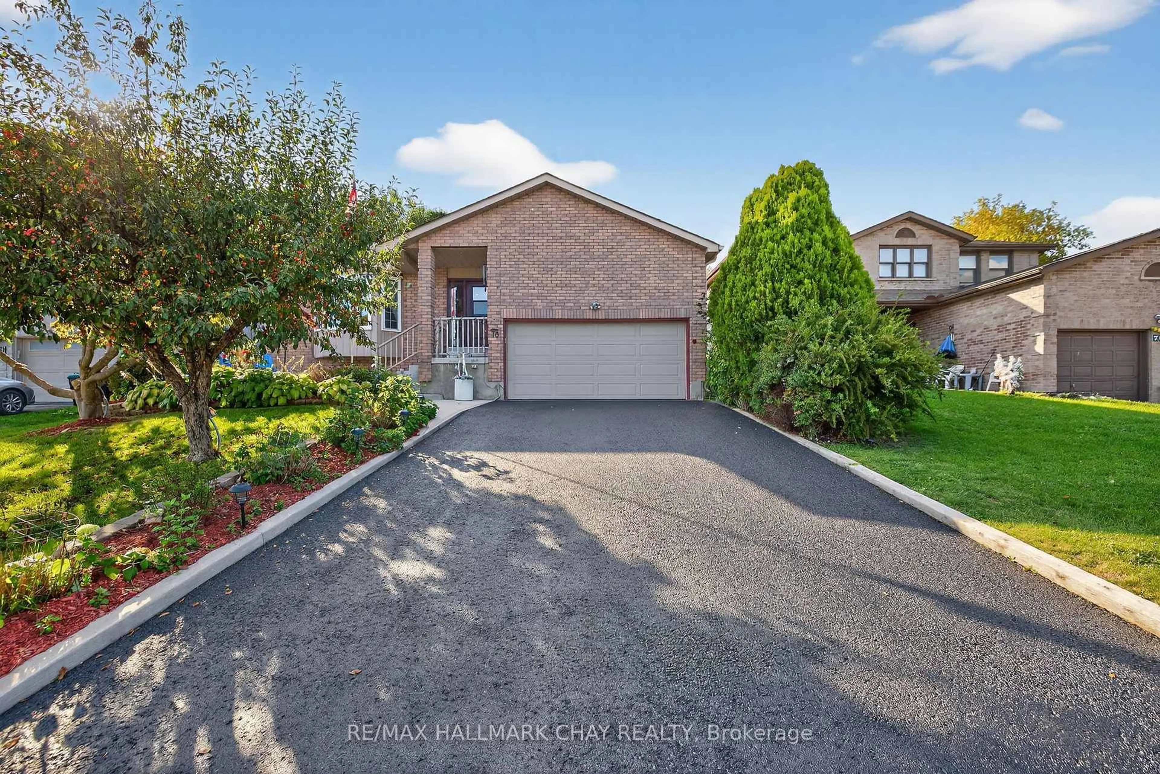 A pic from outside/outdoor area/front of a property/back of a property/a pic from drone, street for 78 Collings Ave, Bradford West Gwillimbury Ontario L3Z 1S4