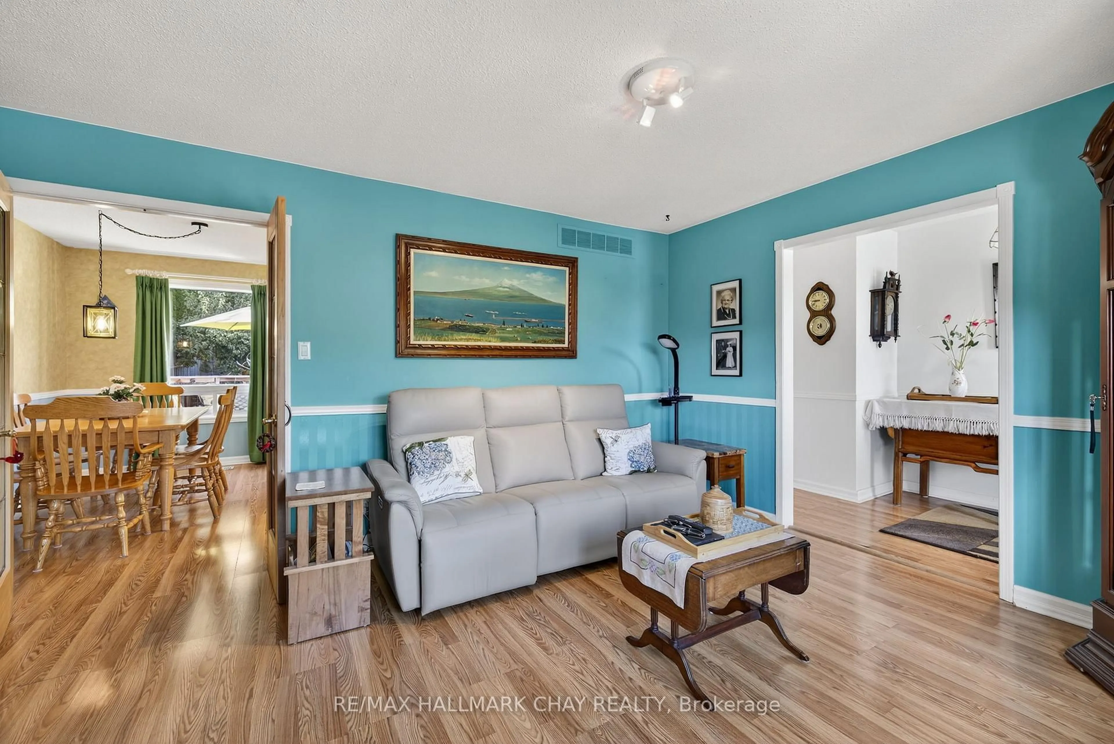 Living room with furniture, wood/laminate floor for 78 Collings Ave, Bradford West Gwillimbury Ontario L3Z 1S4