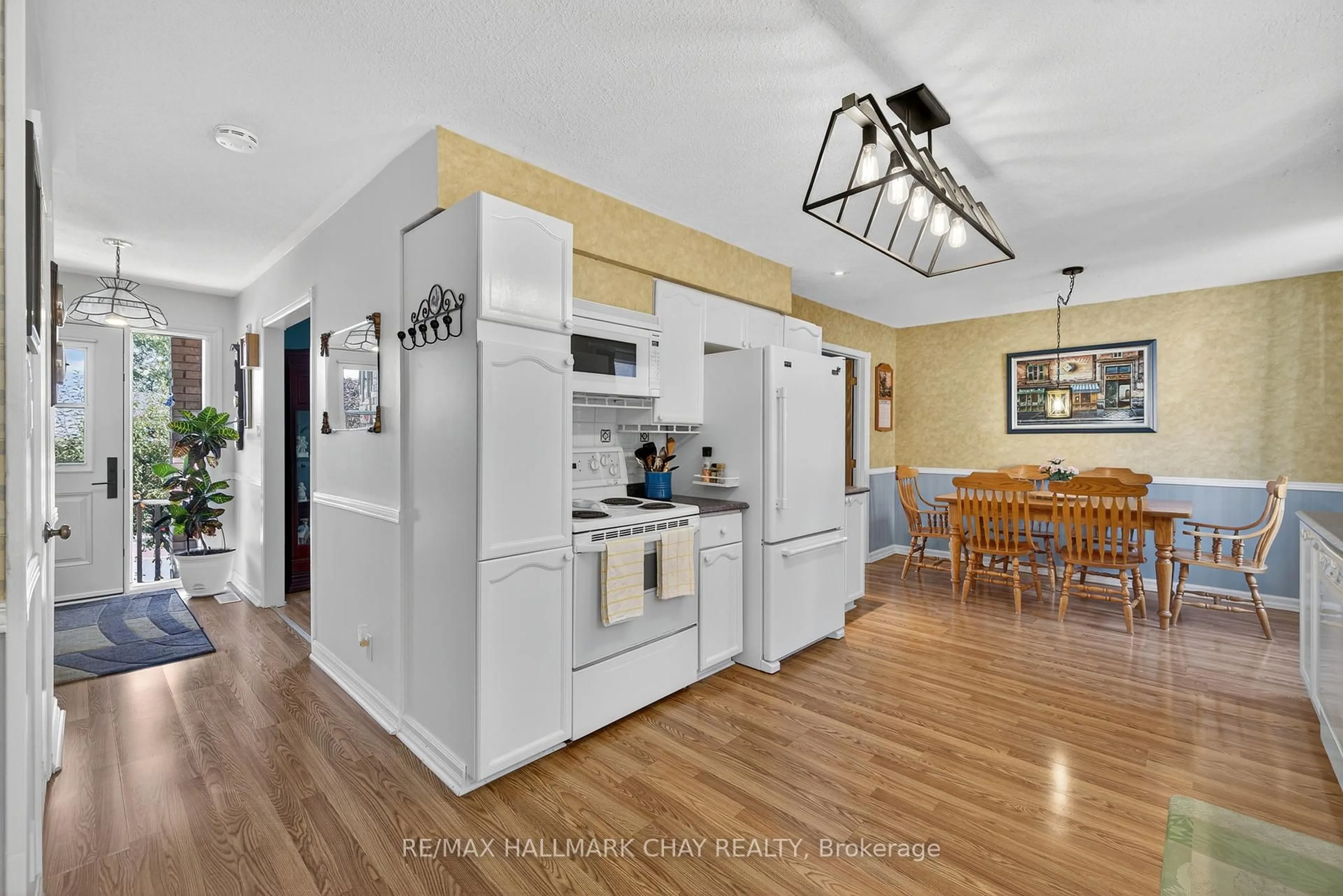 Open concept kitchen, unknown for 78 Collings Ave, Bradford West Gwillimbury Ontario L3Z 1S4