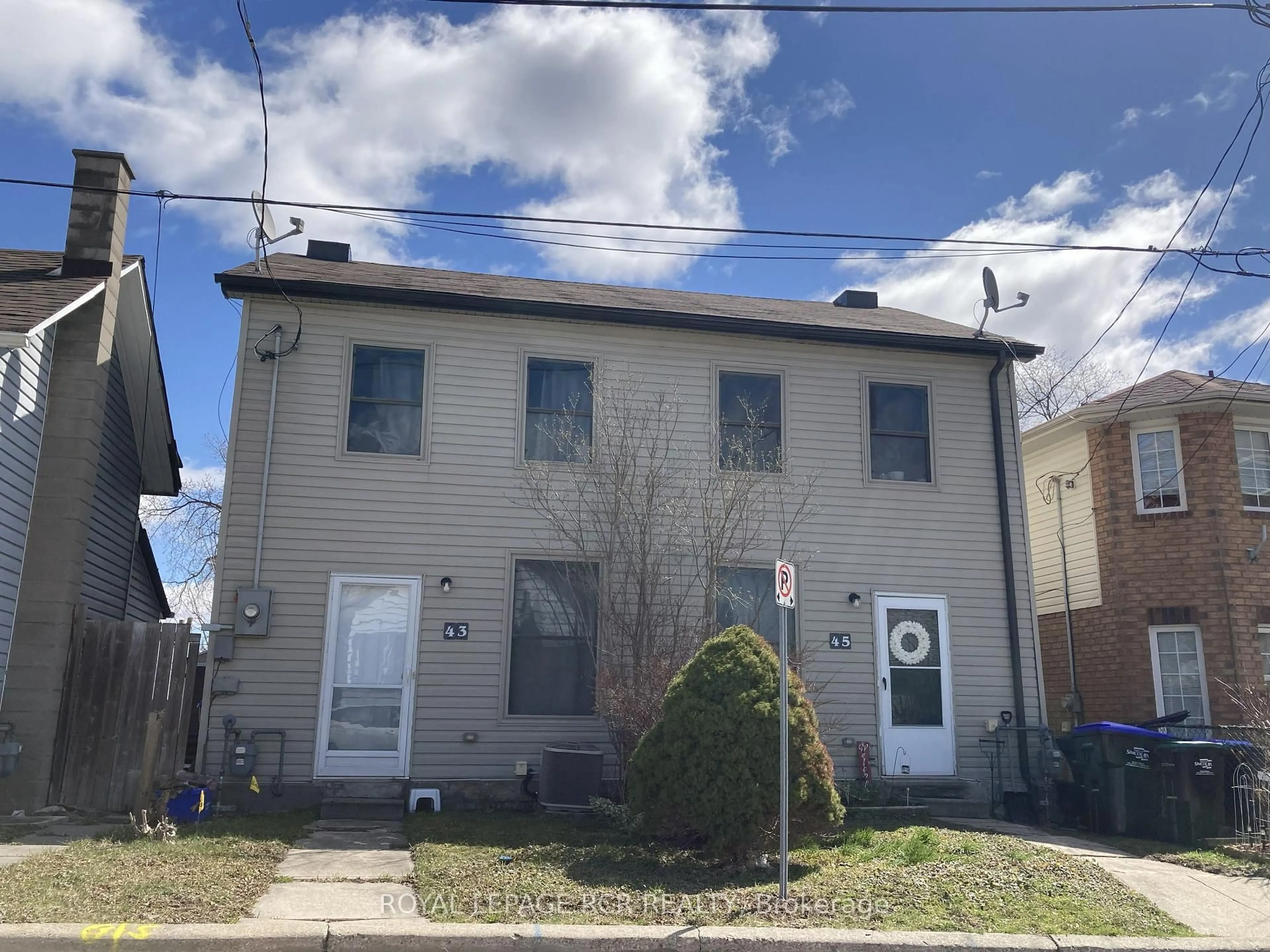 Unknown for 43-45 Drury St, Bradford West Gwillimbury Ontario L3Z 2B4