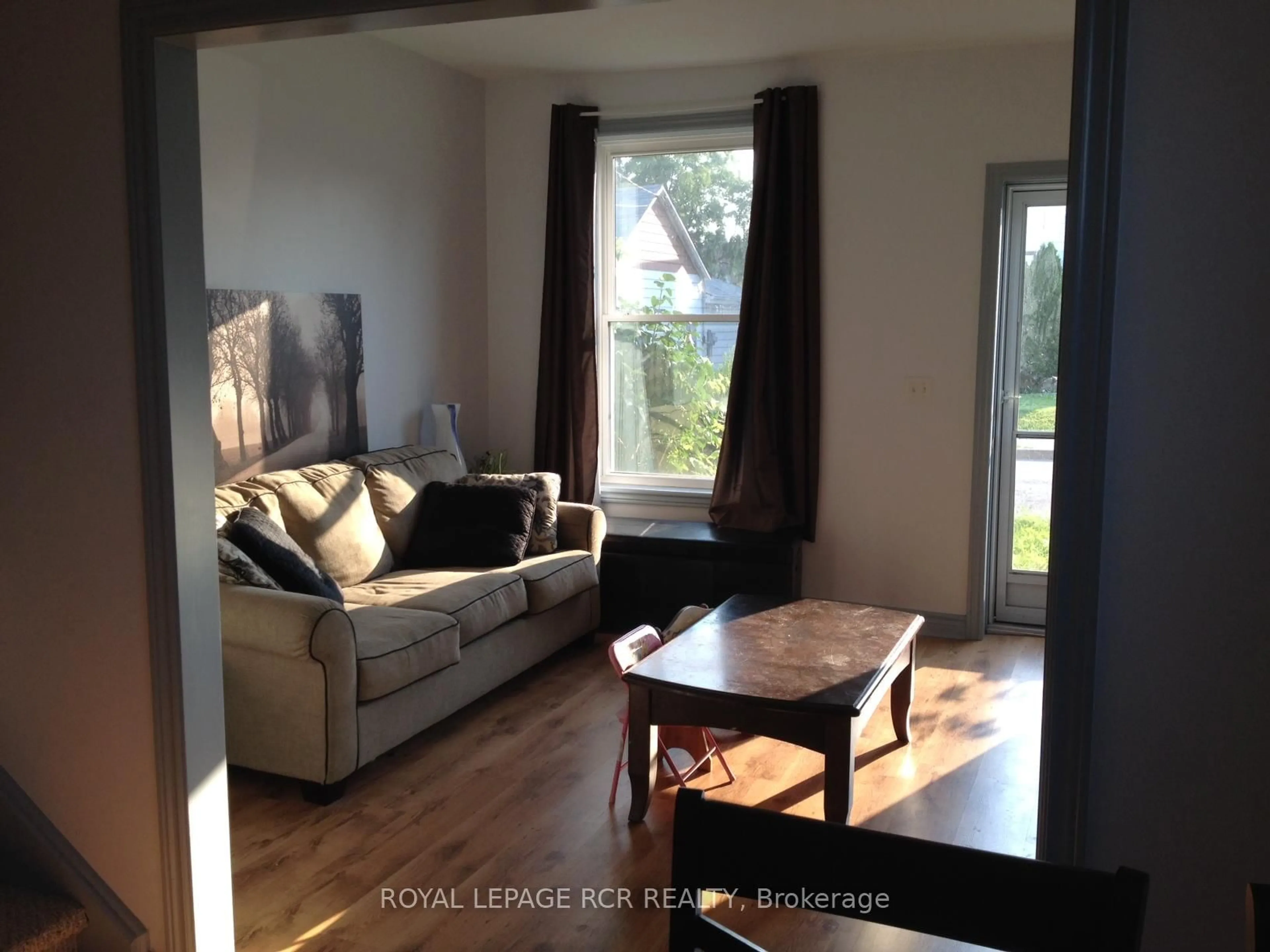 Living room with furniture, wood/laminate floor for 43-45 Drury St, Bradford West Gwillimbury Ontario L3Z 2B4