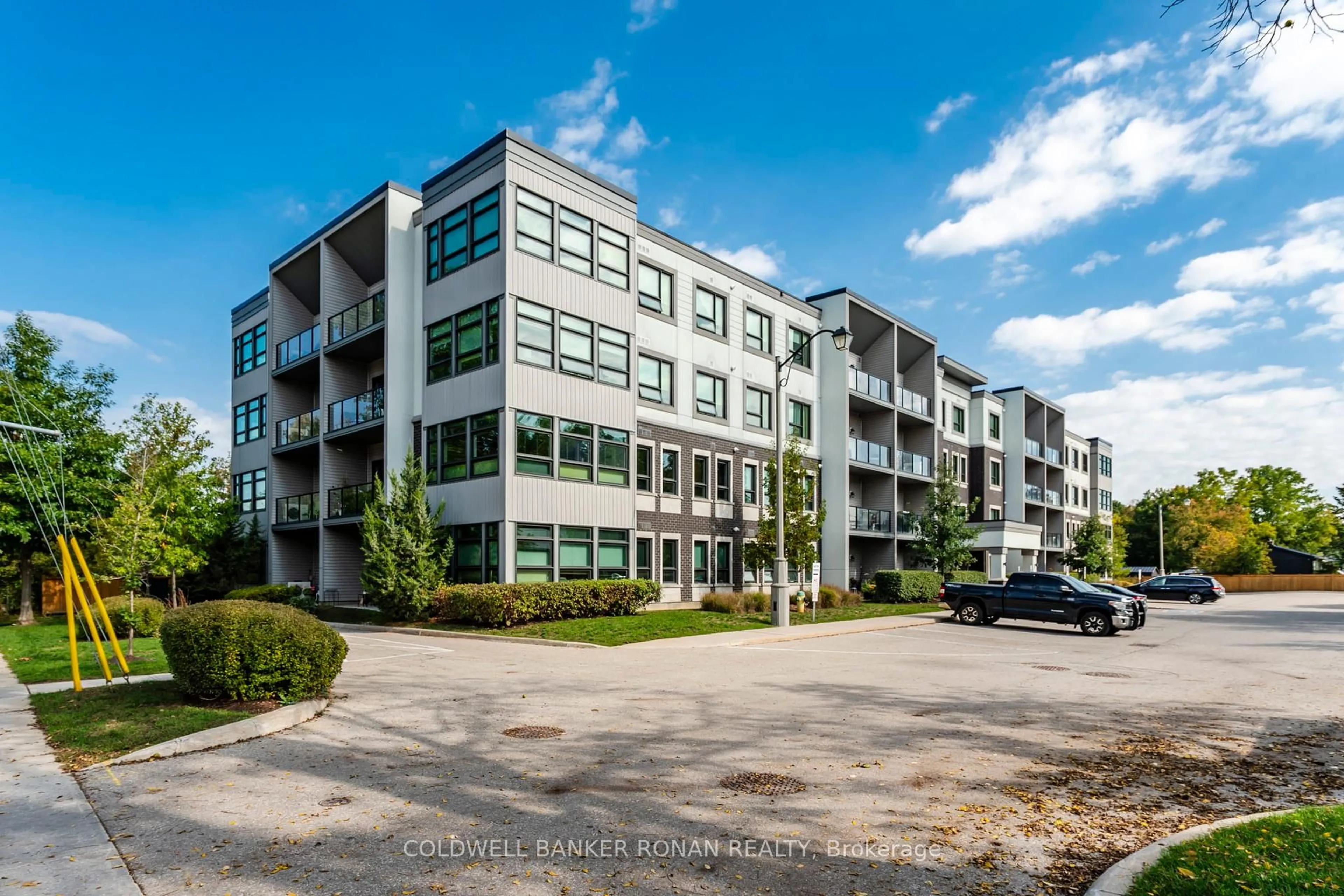 A pic from outside/outdoor area/front of a property/back of a property/a pic from drone, building for 69 Boyne St #103, New Tecumseth Ontario L9R 0N9