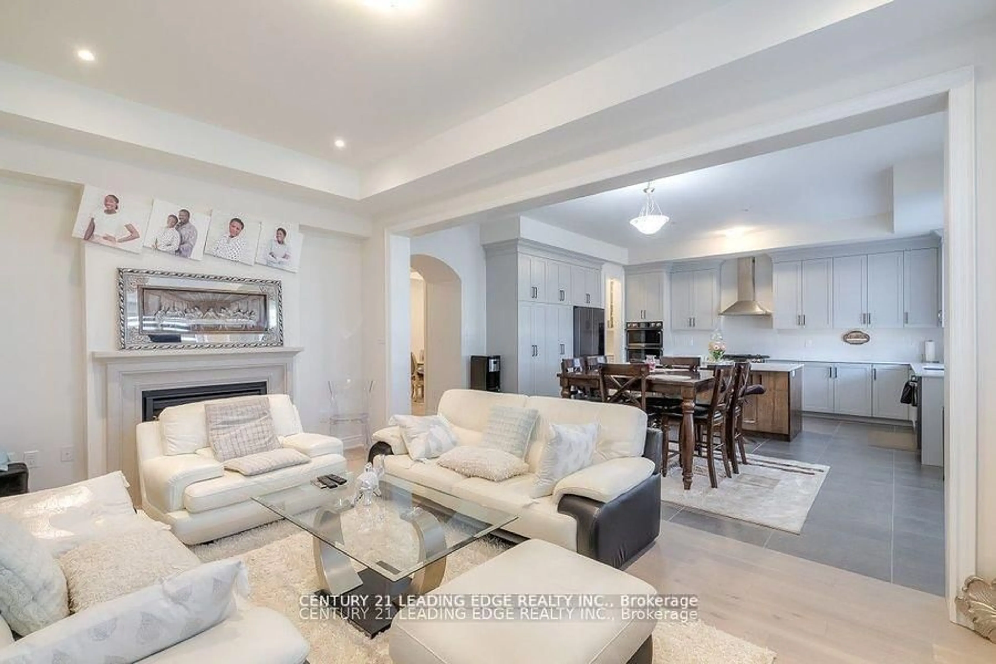 Living room with furniture, ceramic/tile floor for 77 Terravista Cres, Vaughan Ontario L4H 5K3