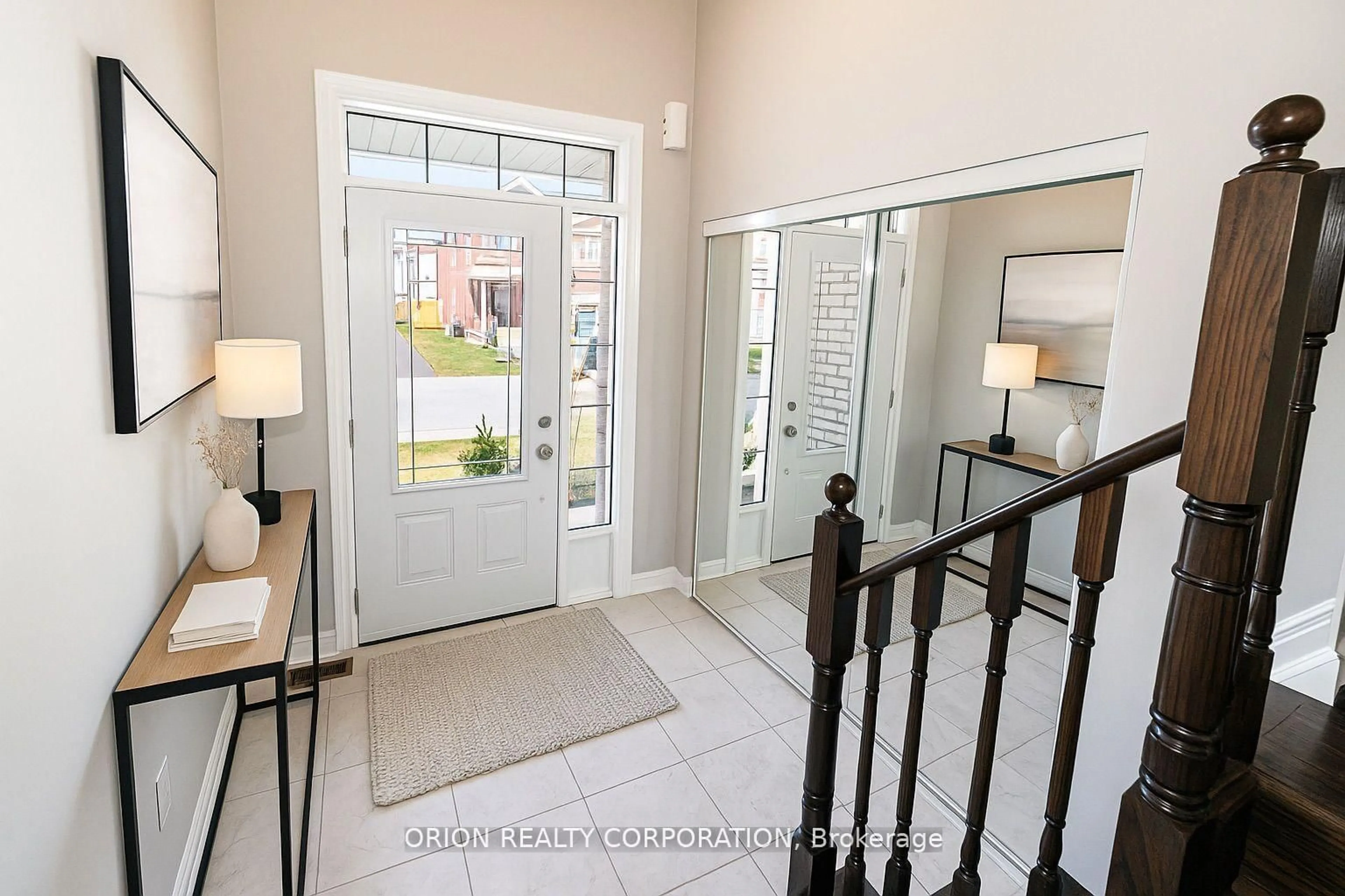 Indoor entryway for 53 Clifford Cres, New Tecumseth Ontario L0G 1W0