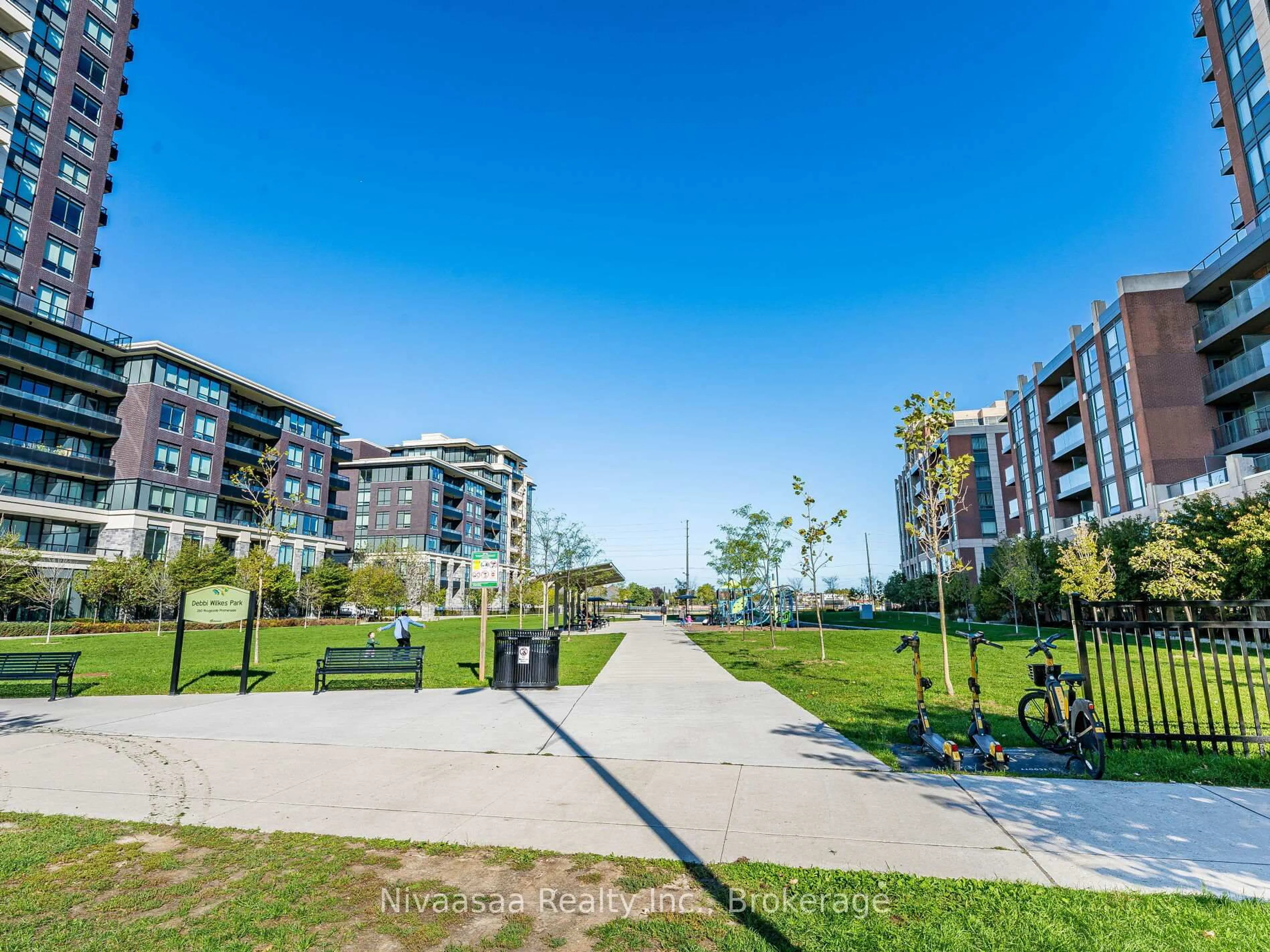 A pic from outside/outdoor area/front of a property/back of a property/a pic from drone, street for 18 Uptown Dr #820, Markham Ontario L3R 5M5