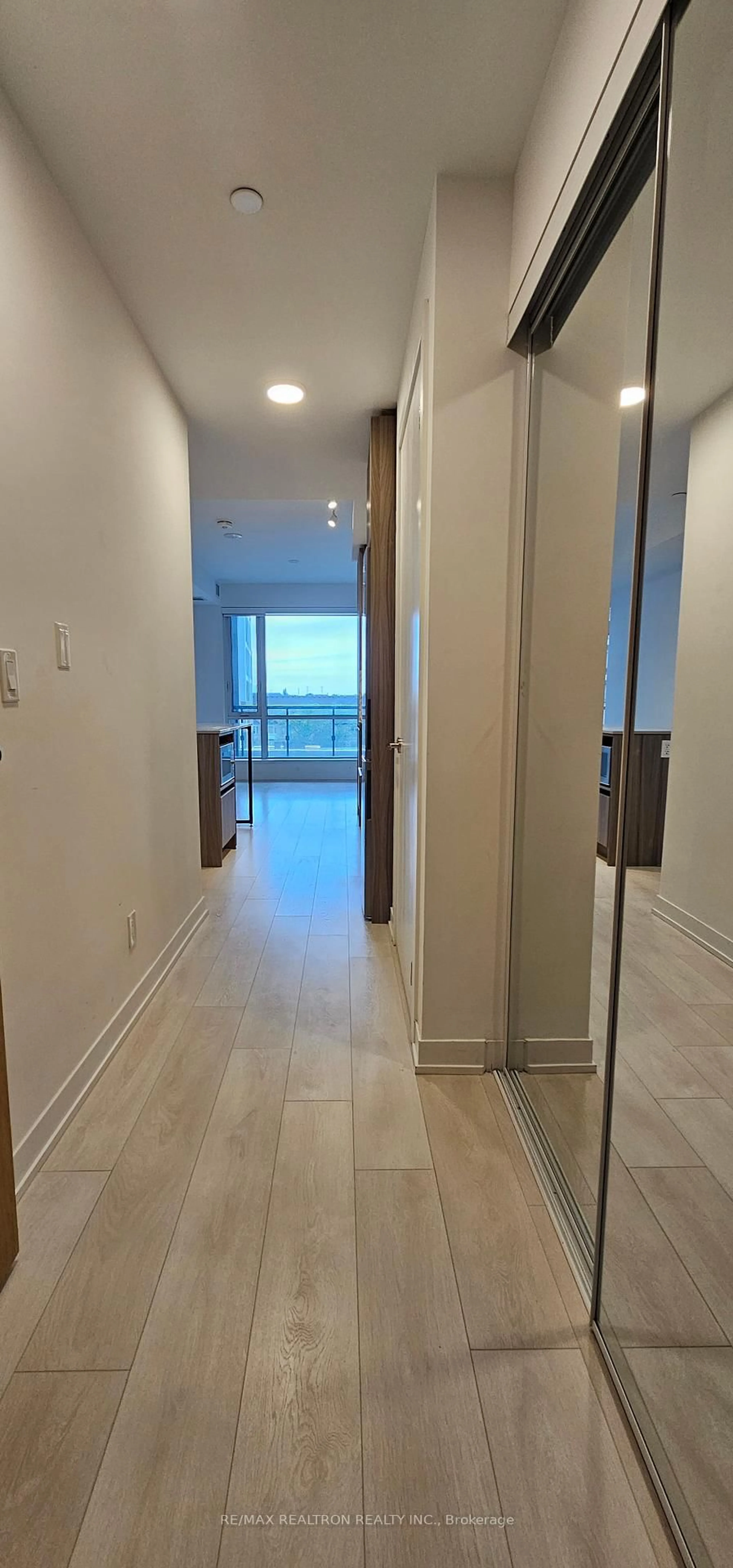 Indoor foyer for 7950 Bathurst St #432, Vaughan Ontario L4J 0L4